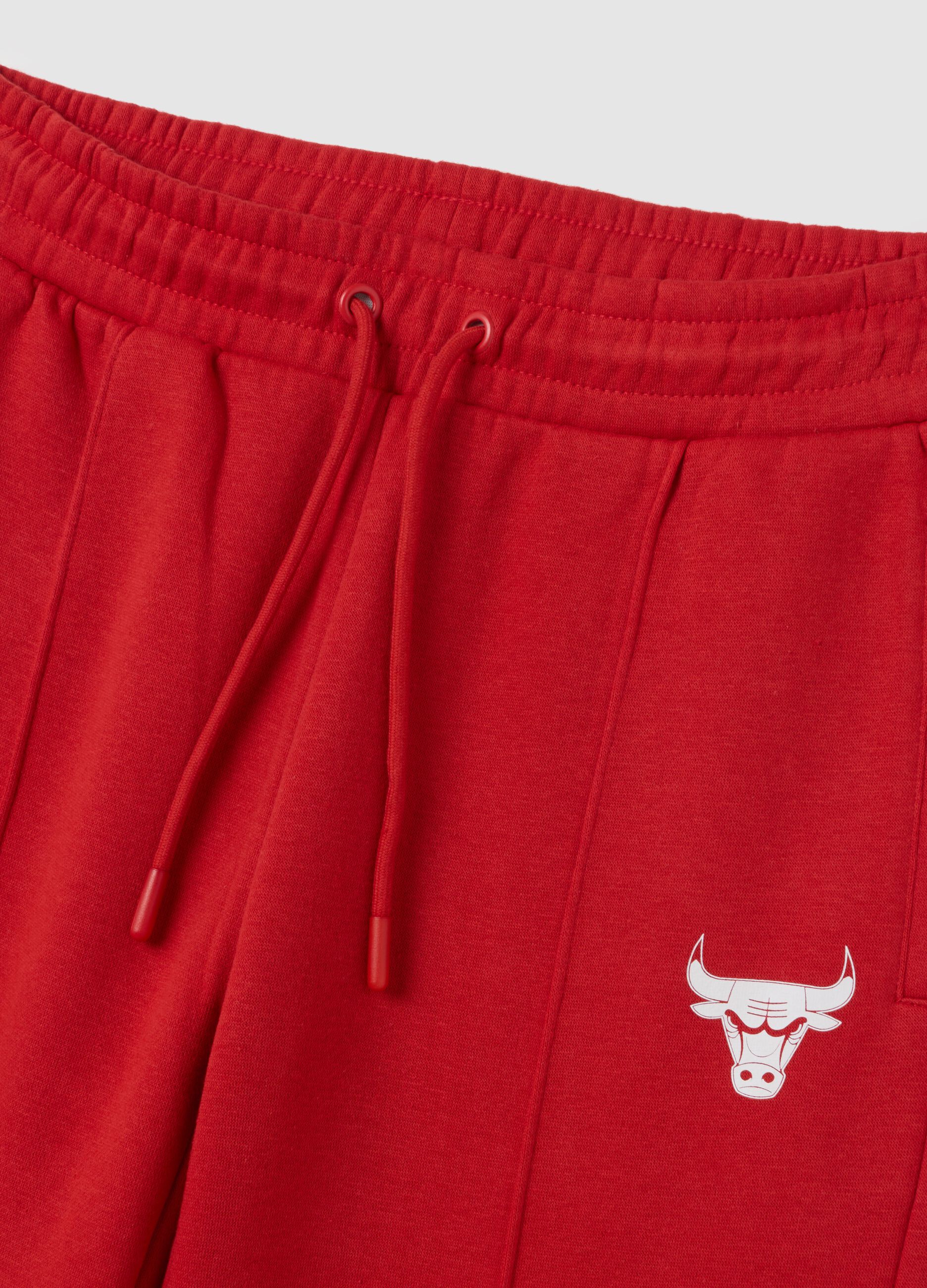 Pantaloni in misto cotone rossi regular fit con stampa Chicago Bulls