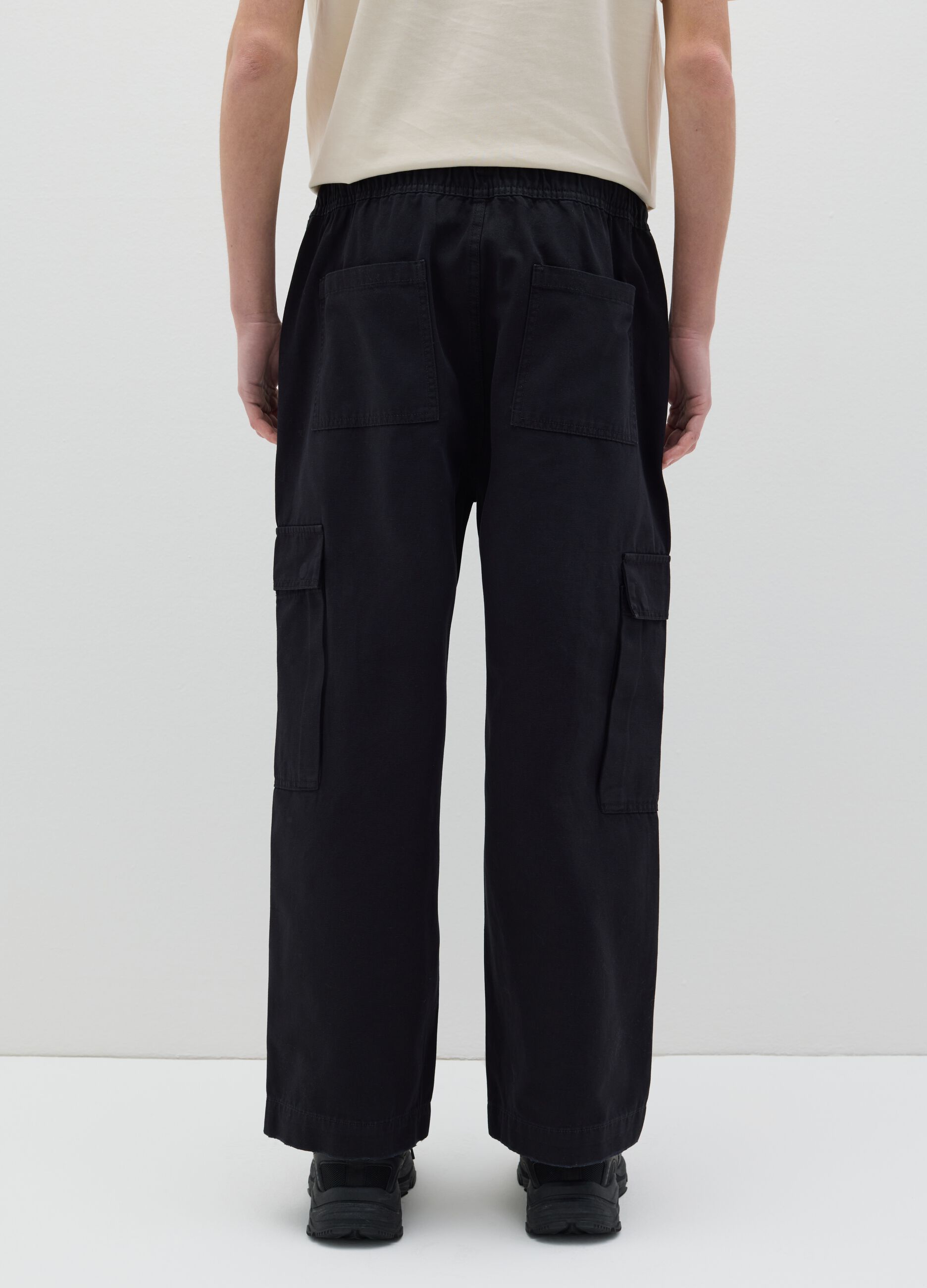 Wide-leg cargo joggers with drawstring