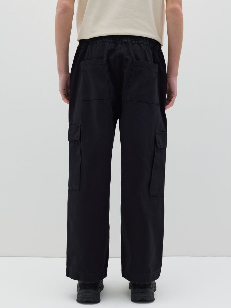 Wide-leg cargo joggers with drawstring_3