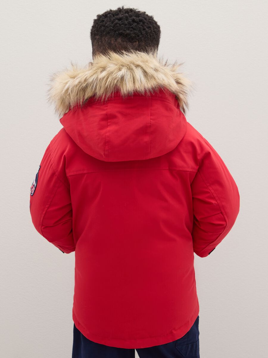 Red padded children's jacket regular fit with hood and zip_2
