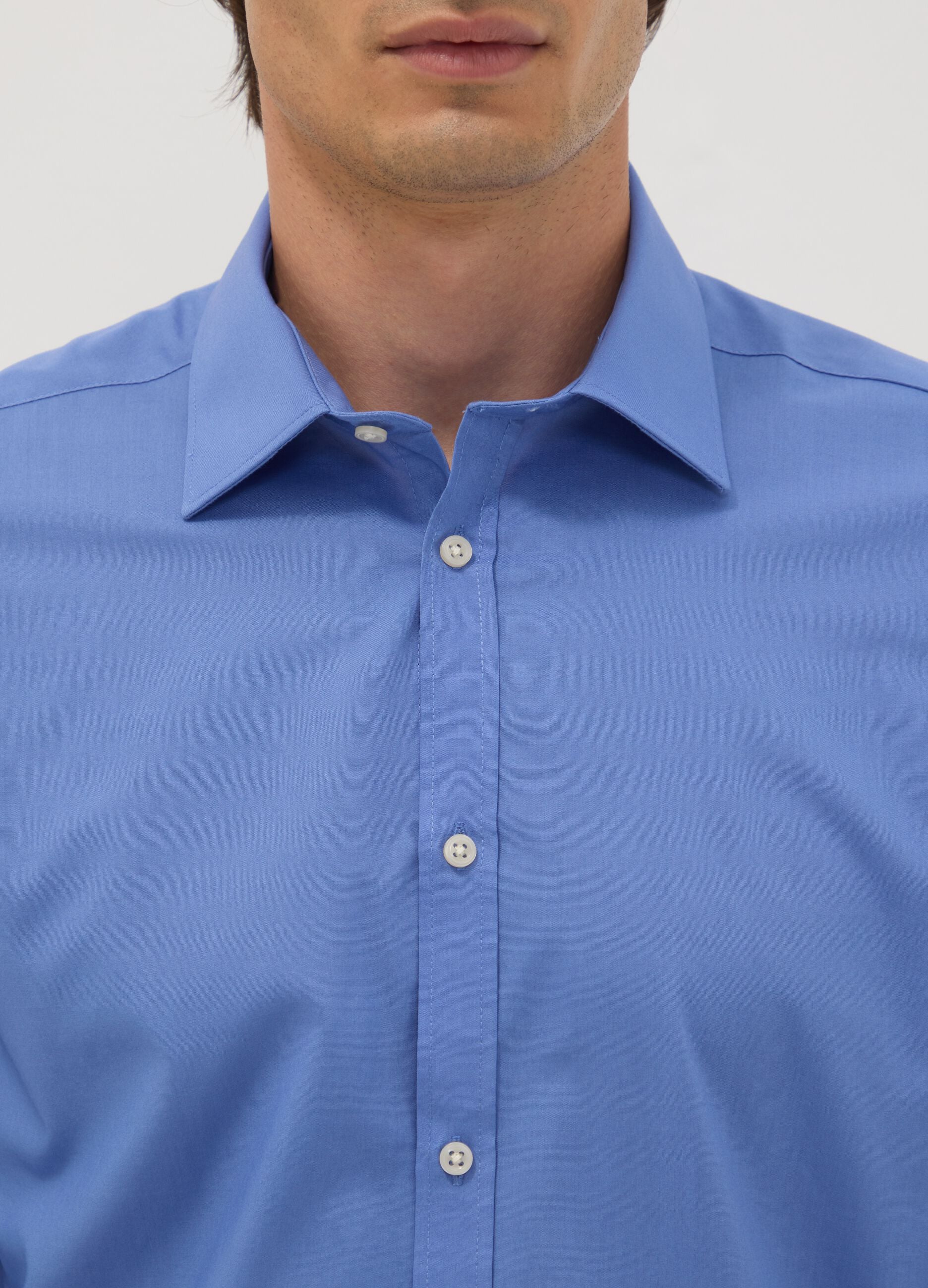 Blue slim-fit shirt with classic collar, easy-iron finish