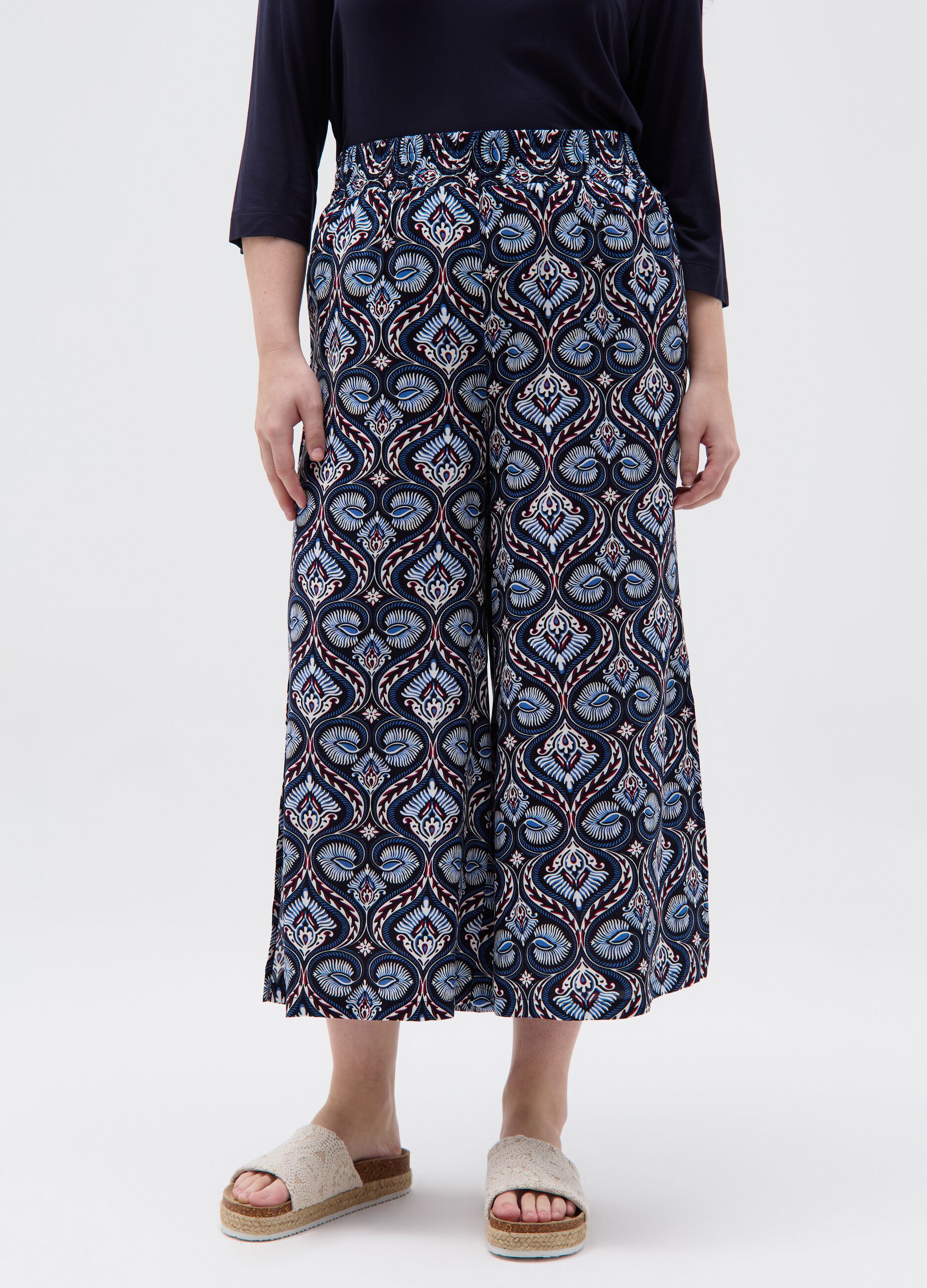 Curvy wide-leg crop trousers with print