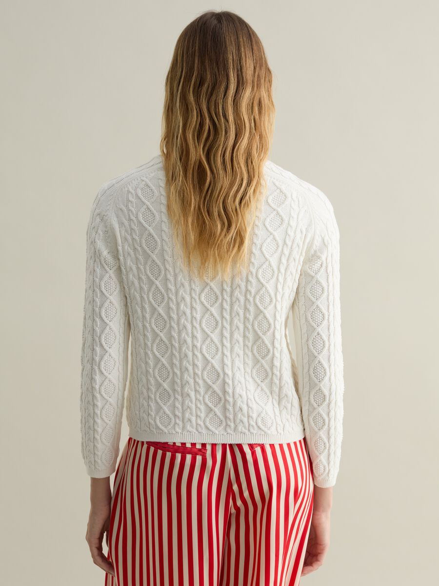 Cable-knit pullover with diamond motif_2