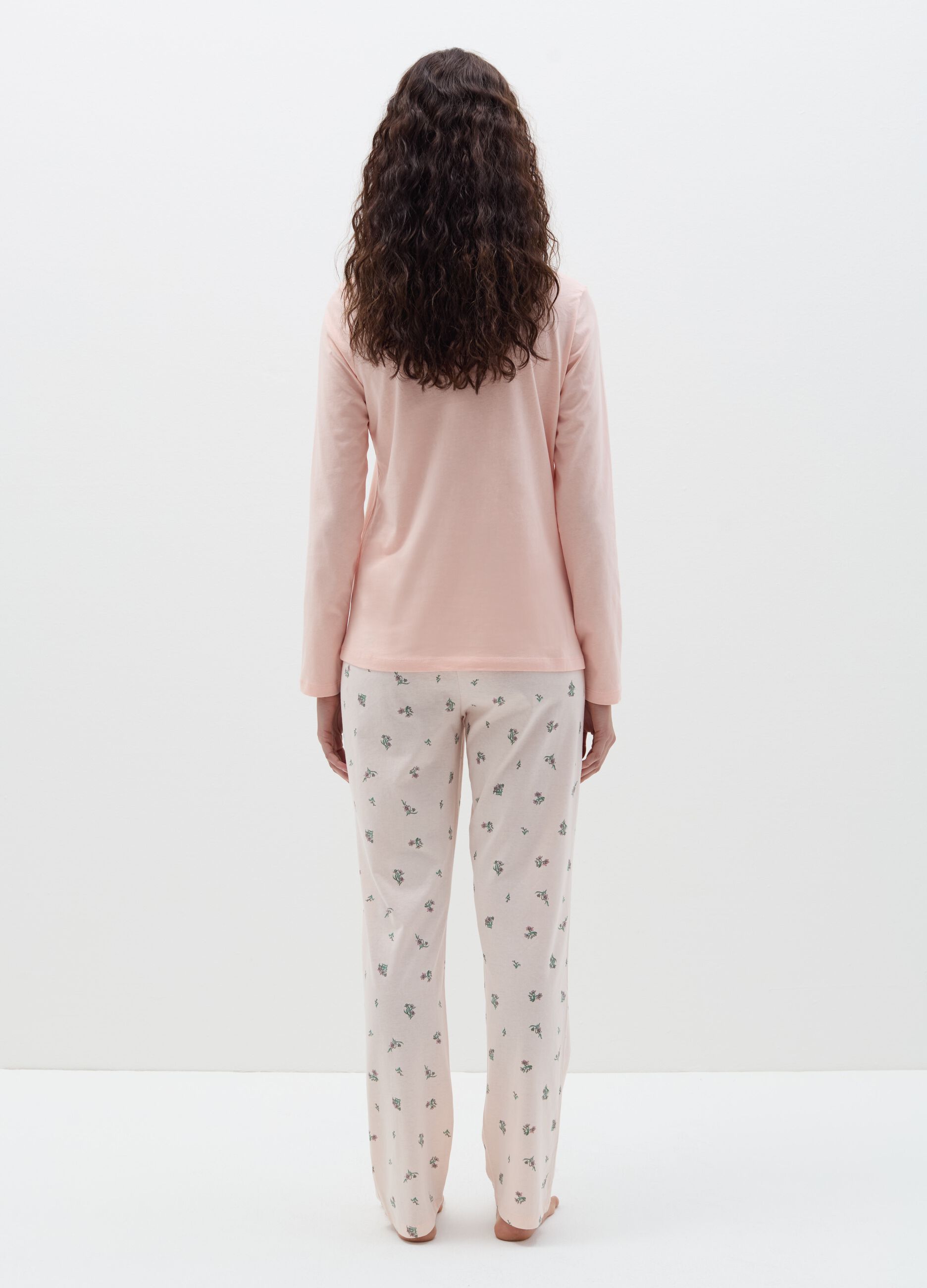 Long pyjamas with small flowers print
