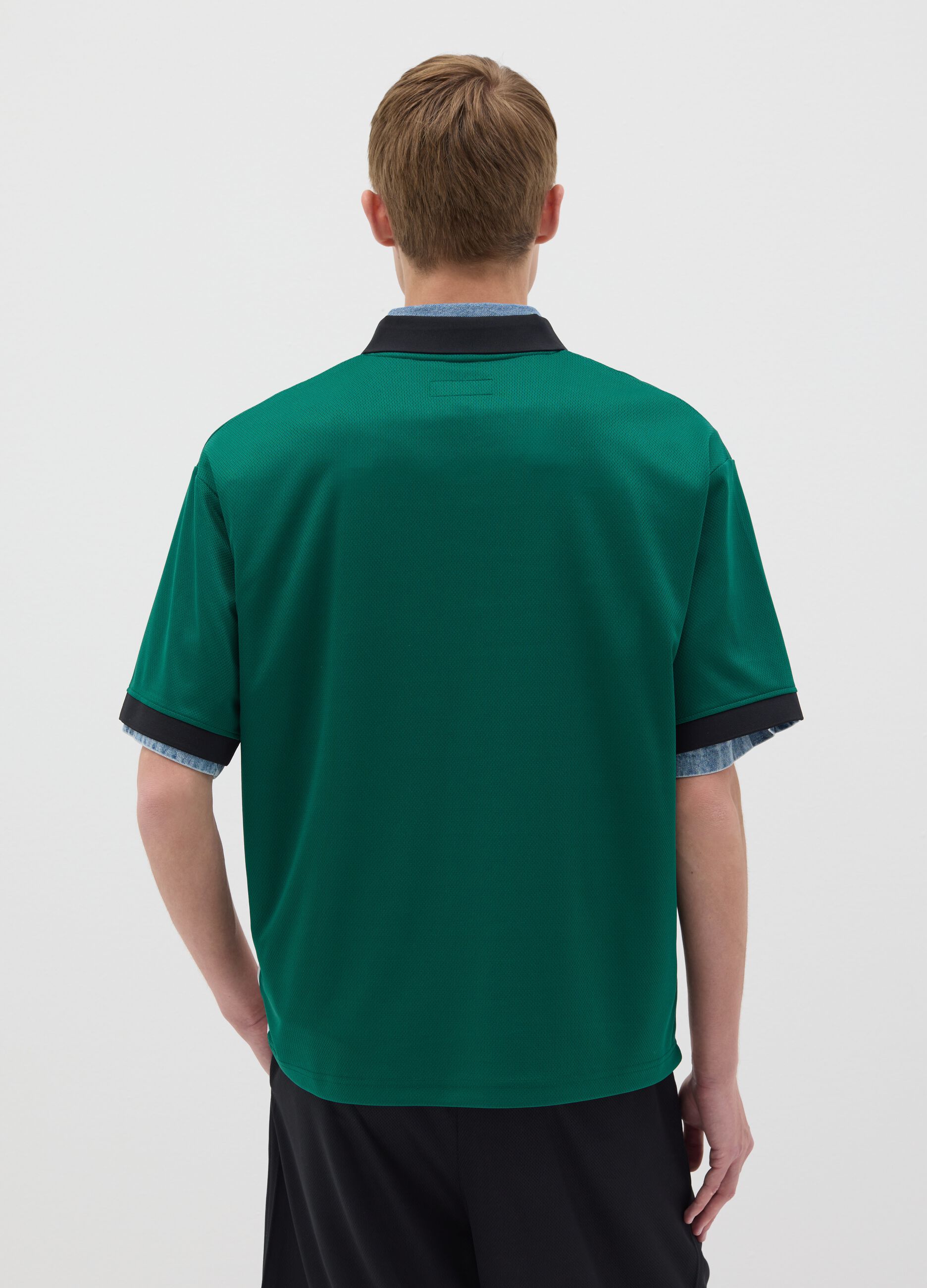 T-shirt bianca e verde con stampa