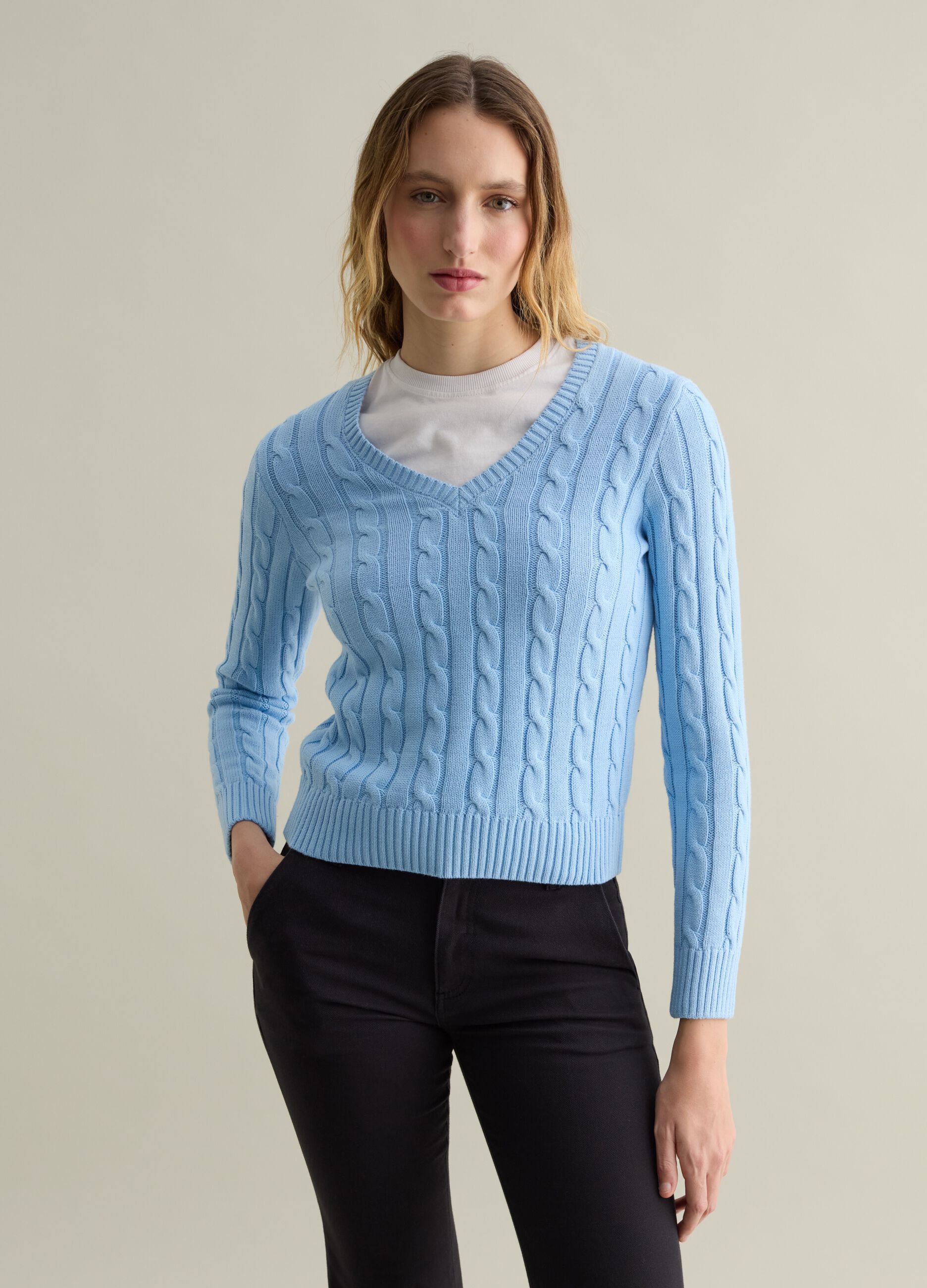 Pullover a trecce con scollo a V