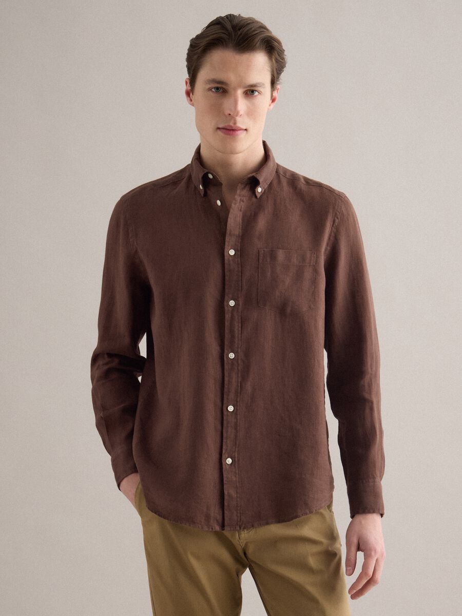 Camicia a maniche lunghe in puro lino marrone regular fit_1