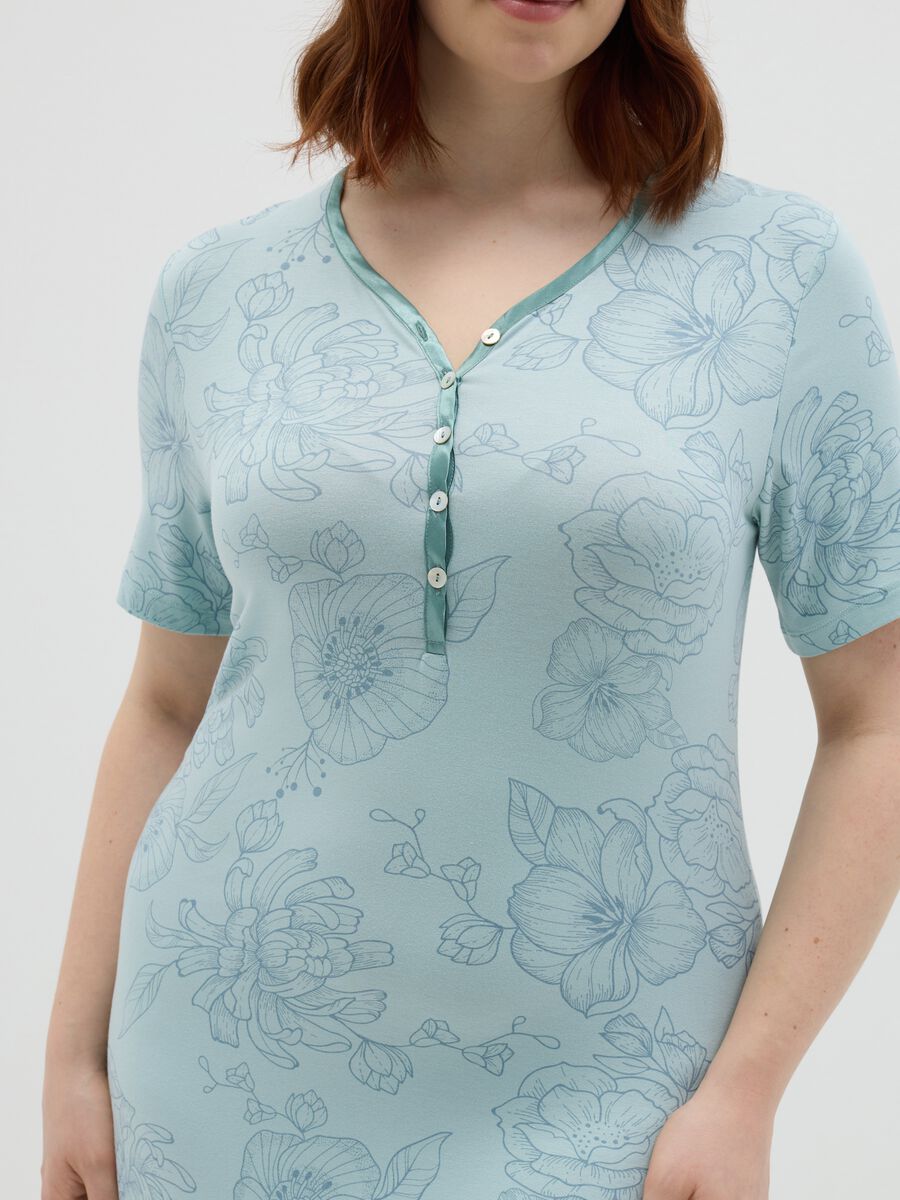 Light blue nightgown with floral print_1