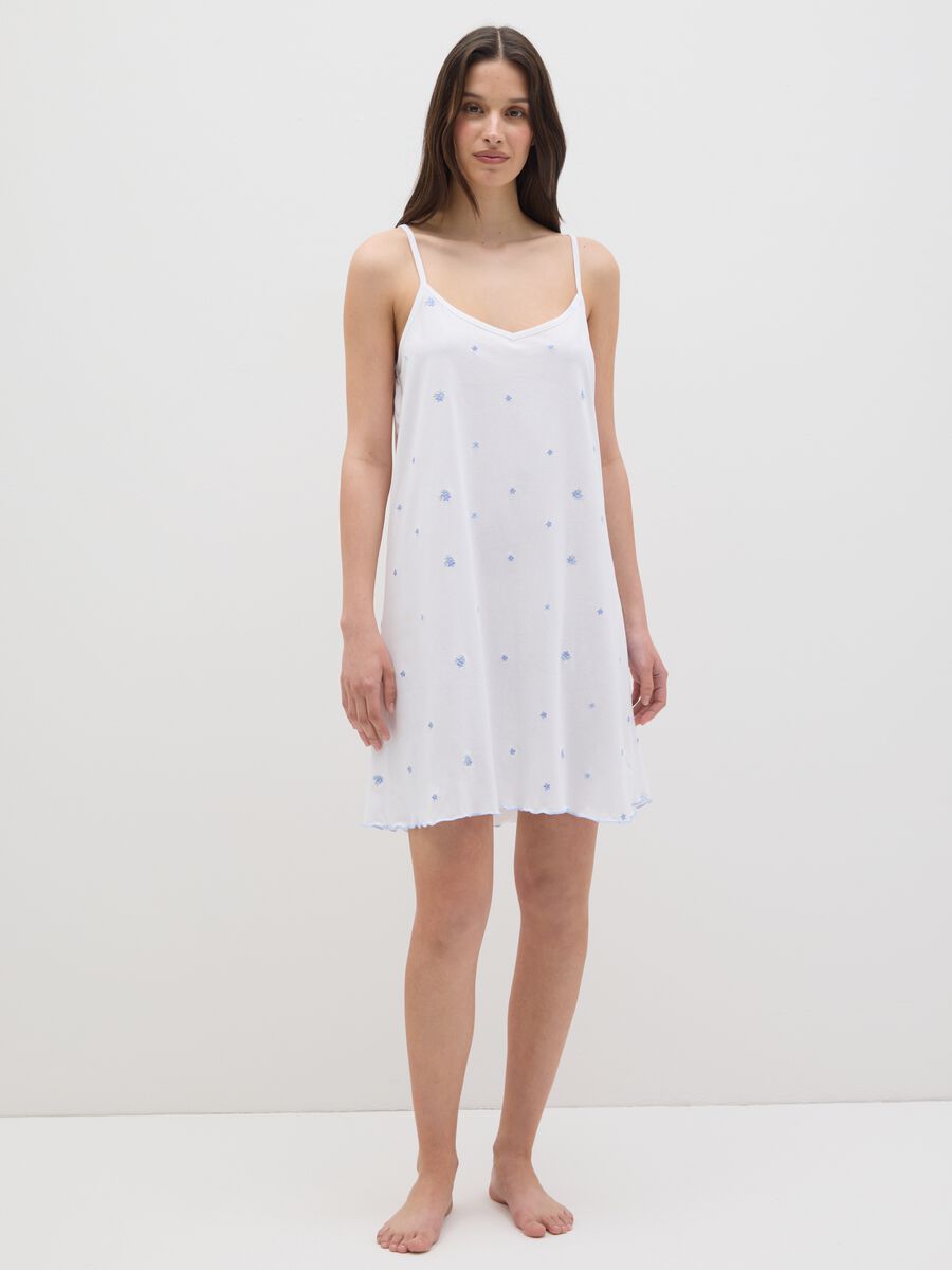 Women's dress in pure white cotton with flowers_1
