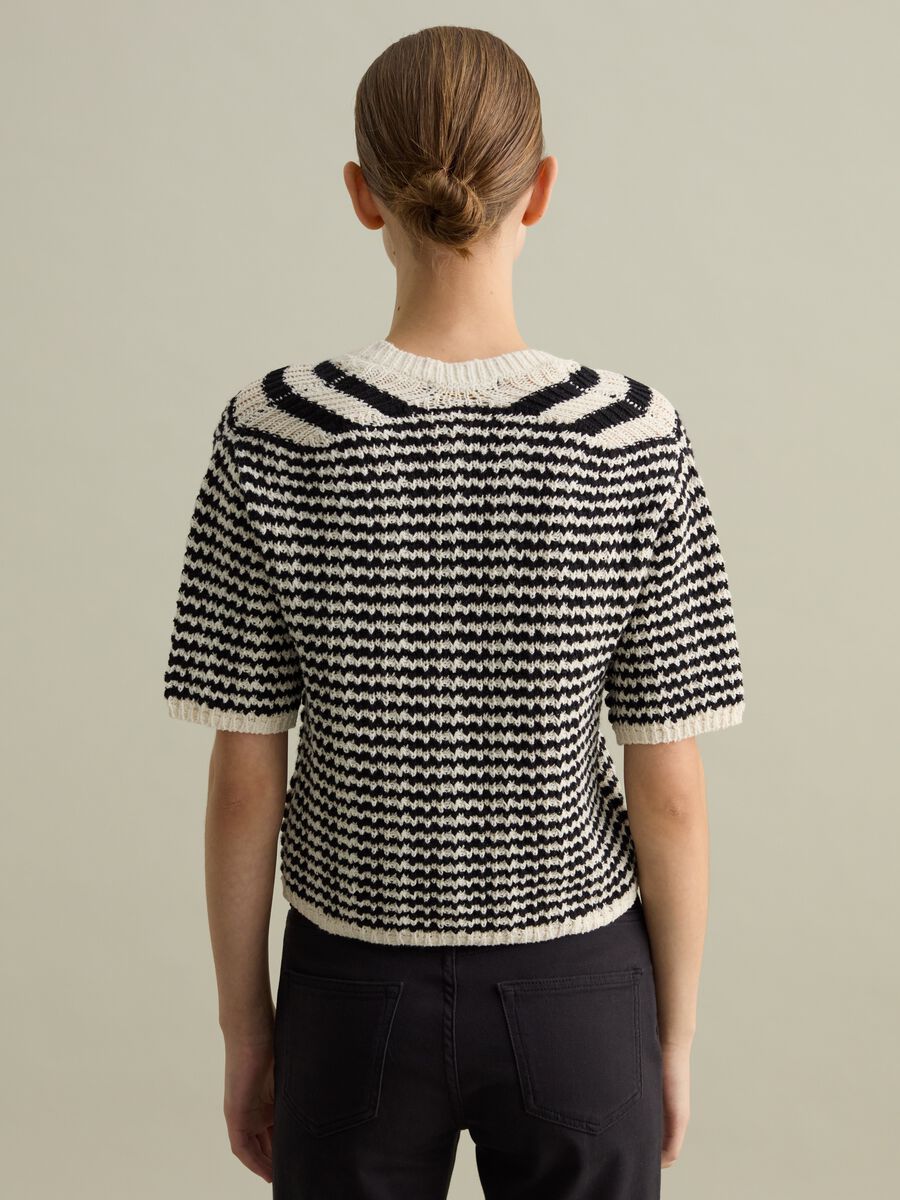 Short-sleeved cardigan with striped design_3