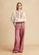 Camicia beige in puro cotone con ricami floreali_2