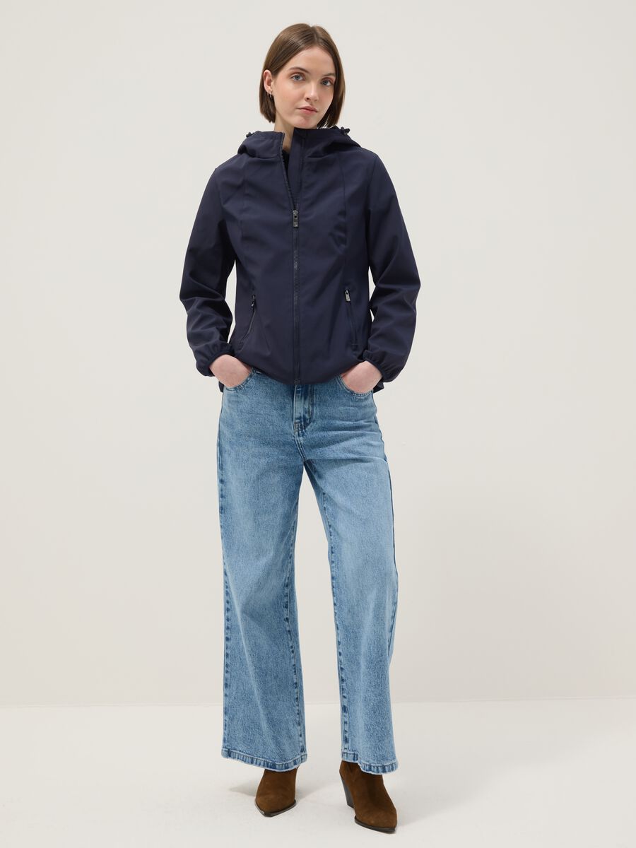 Giacca impermeabile blu regular fit con zip e cappuccio_2
