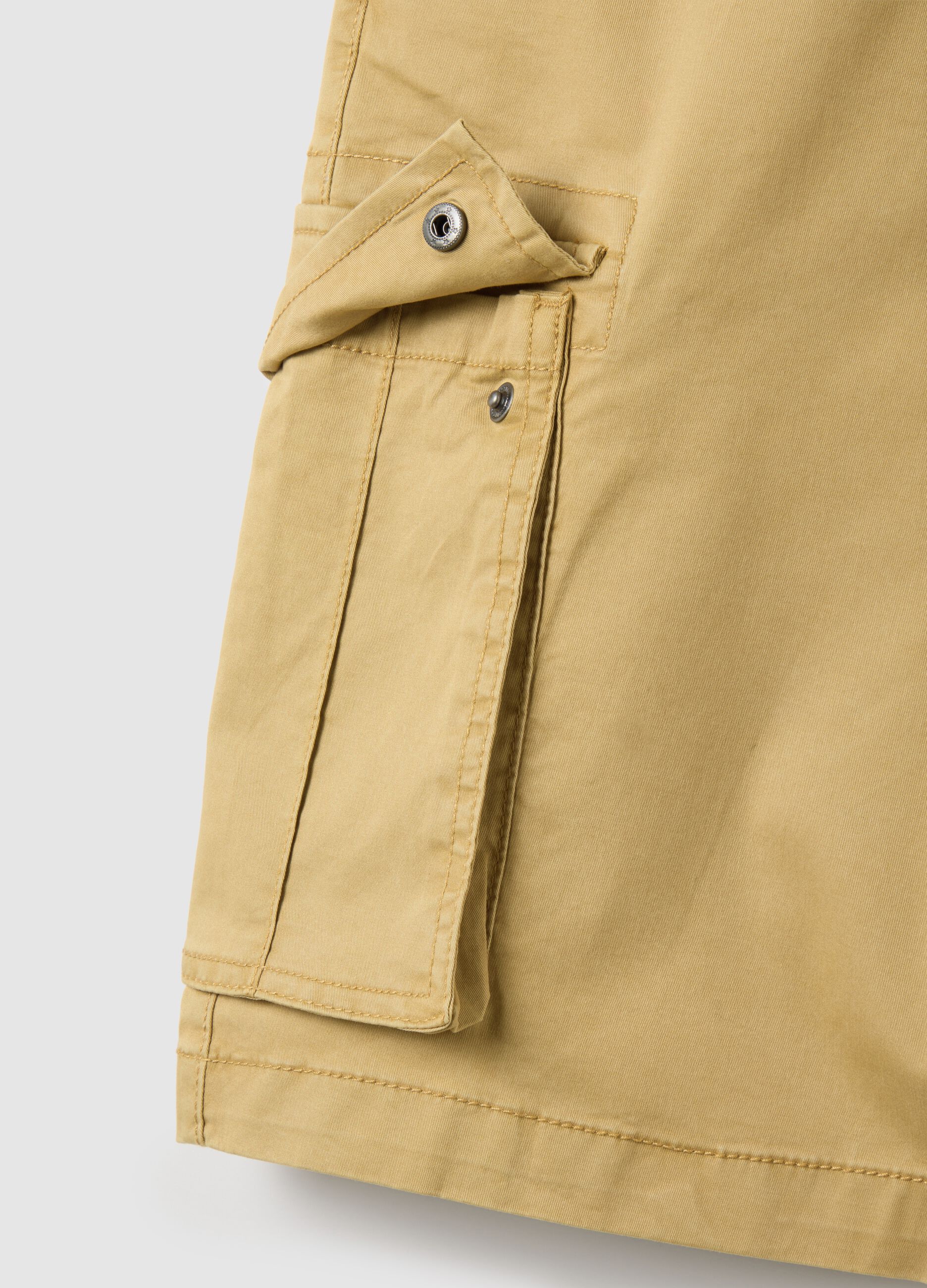 Men's beige stretch cotton regular fit bermuda shorts