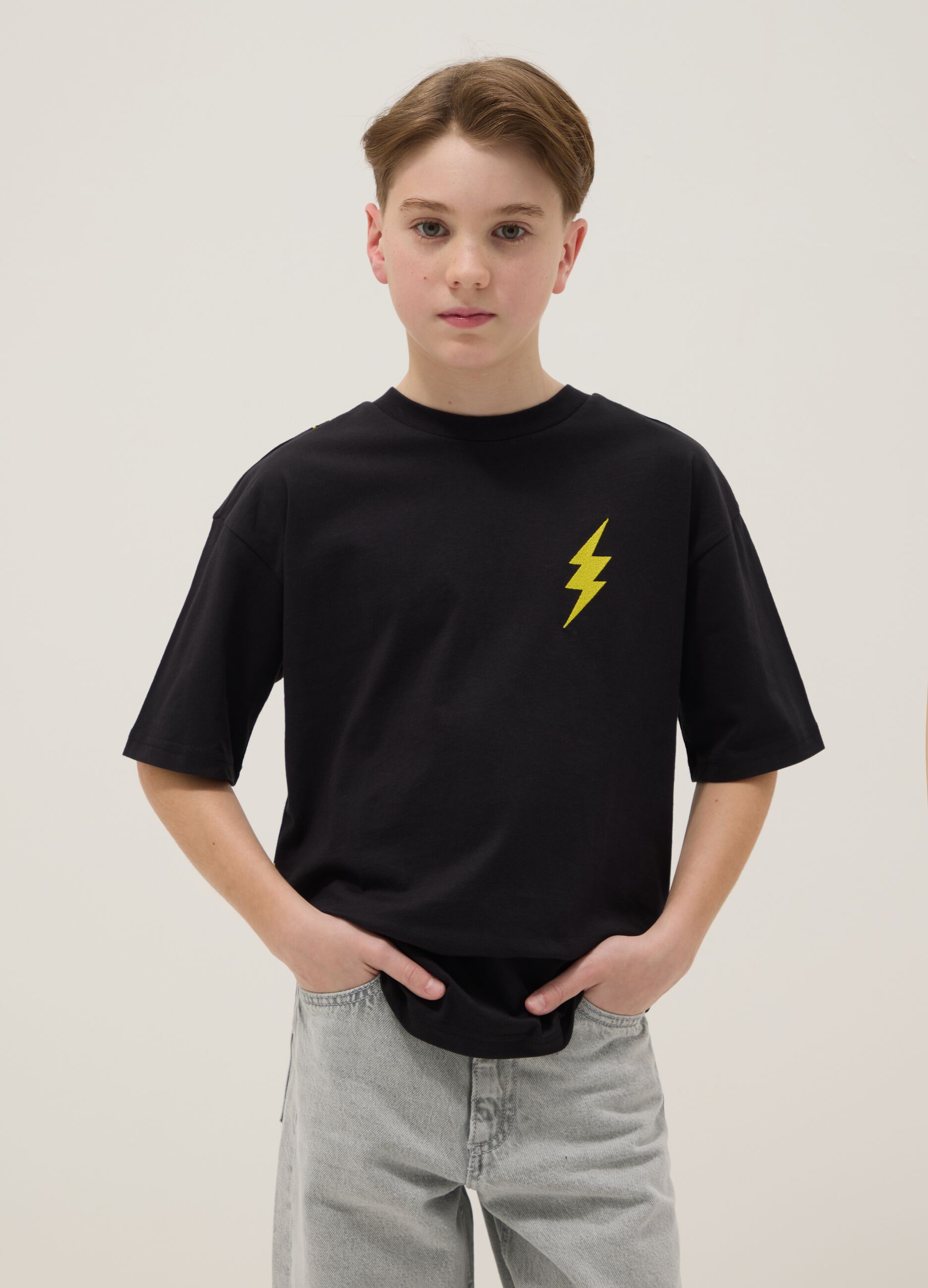 Children's black pure cotton T-shirt with Pikachu print in regular fit
