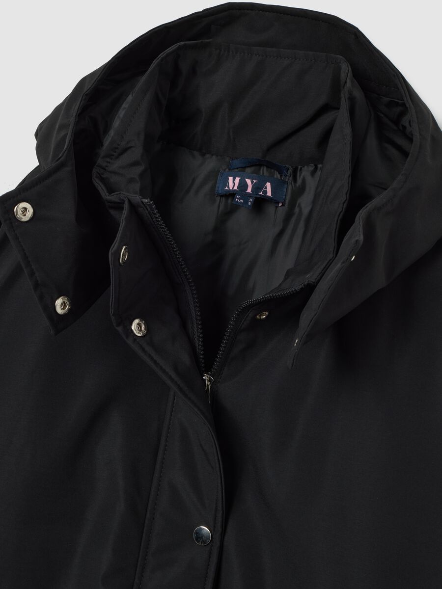 Giacca lunga imbottita nera regular fit con cappuccio e zip_1