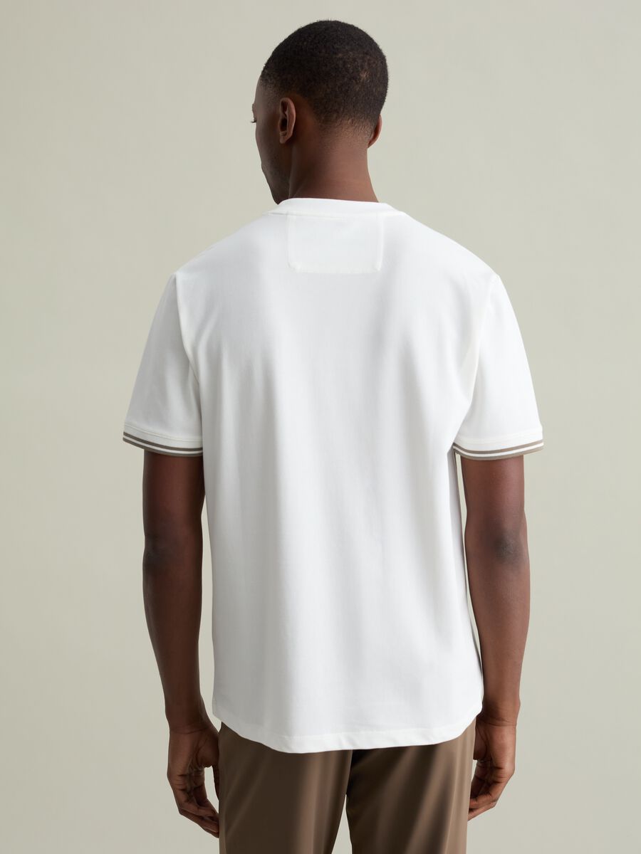 T-shirt with striped details and pocket_3