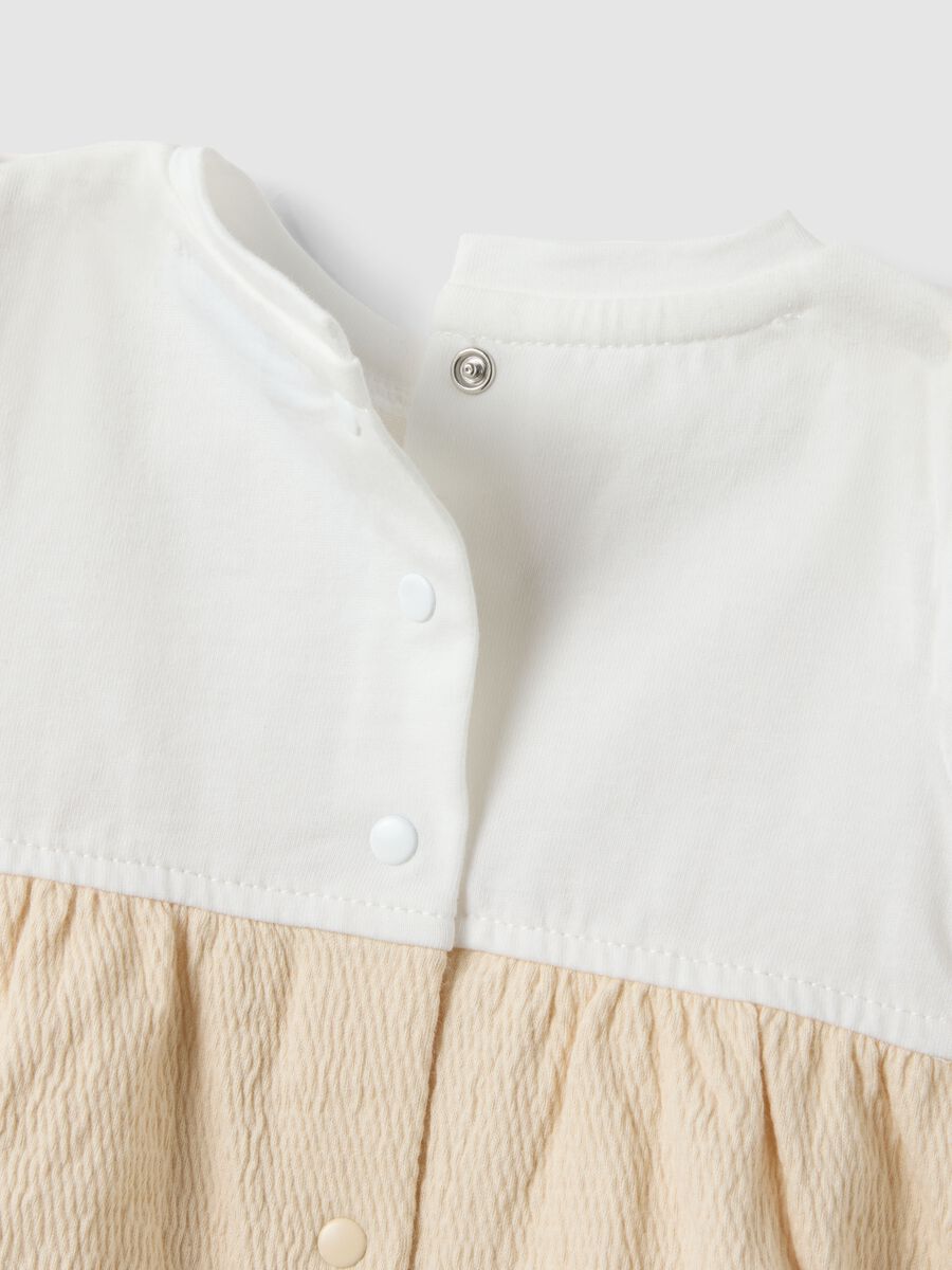 Pagliaccetto in puro cotone multicolor da neonata con ricami_3