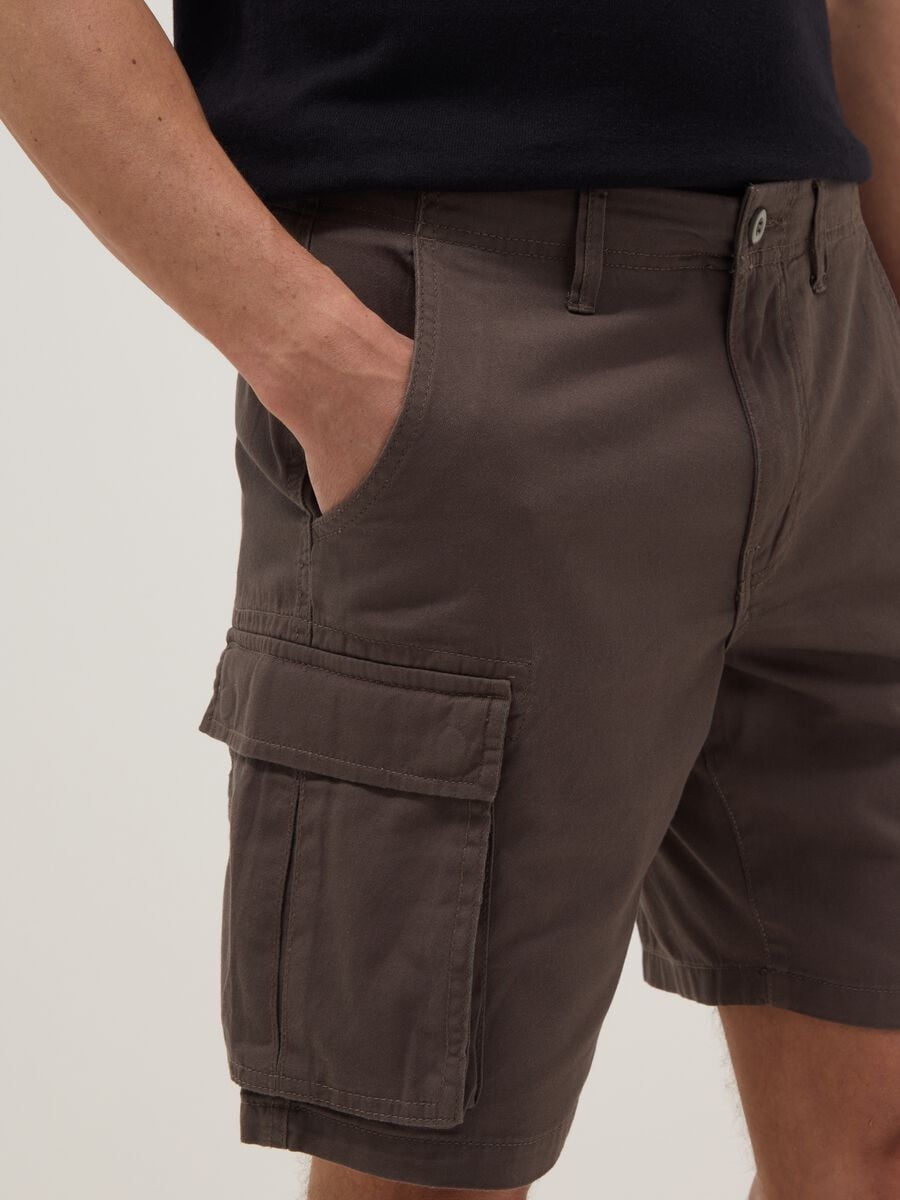 Bermuda cargo marroni in puro cotone regular fit_3
