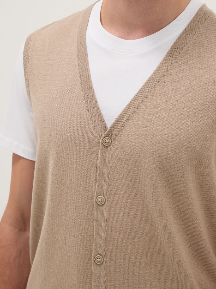 Beige deep V cotton-blend waistcoat with regular fit and buttons_3