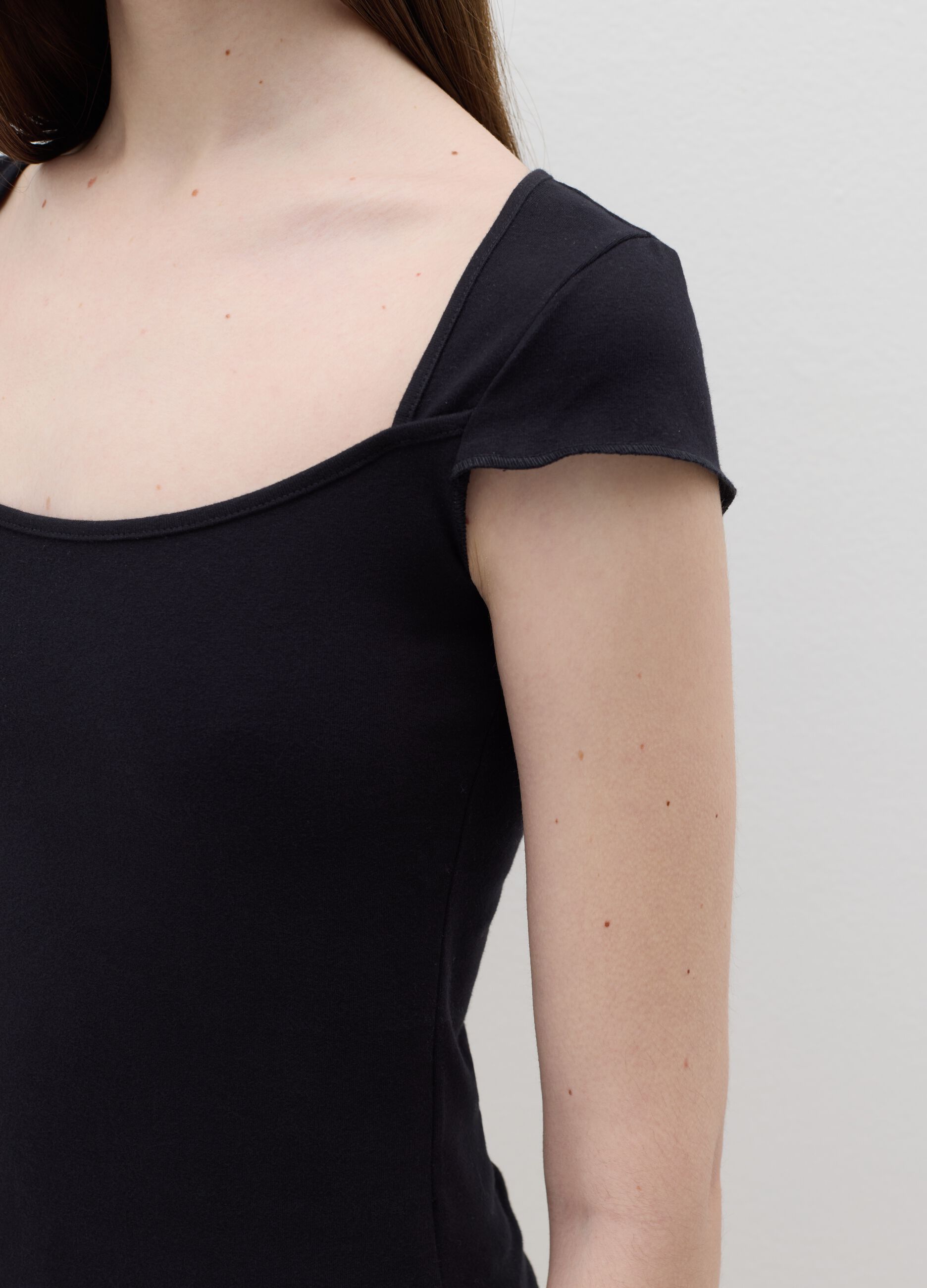 Women’s fitted black T-shirt in stretch cotton with square neckline