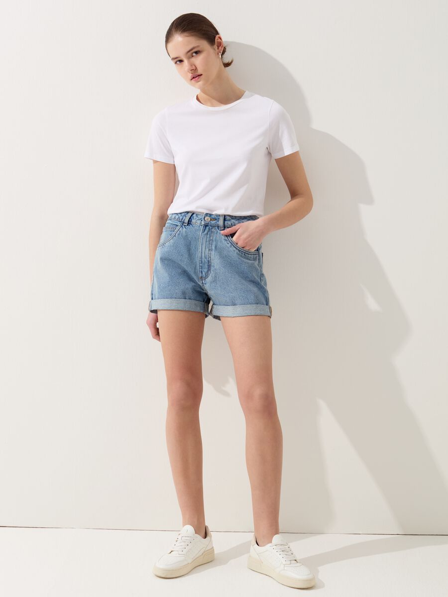 Mum-fit shorts in denim_0