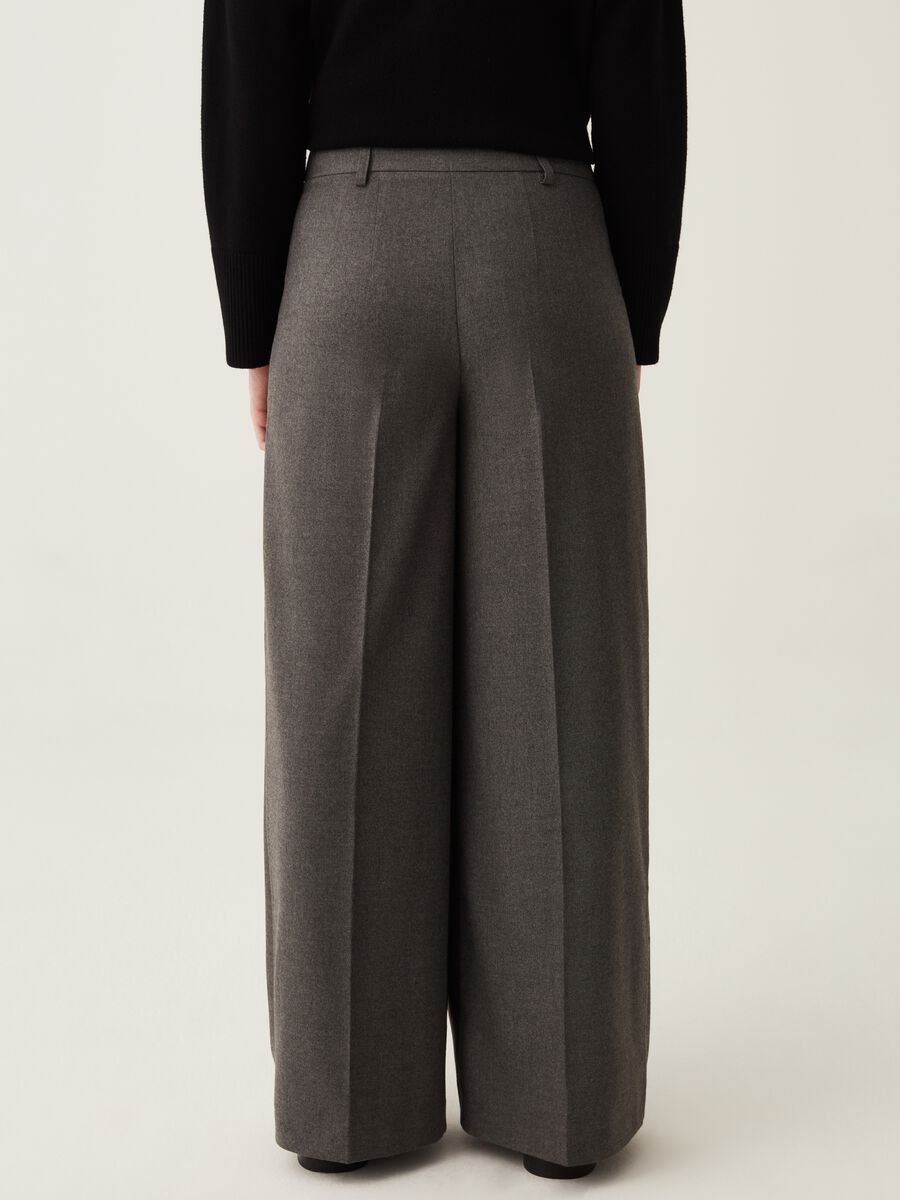 Pantaloni wide leg con pinces_2