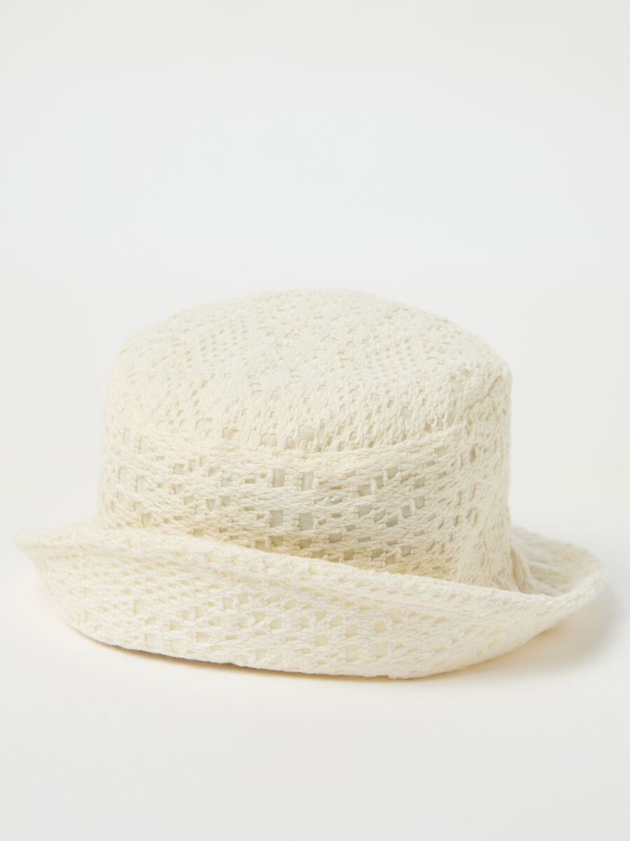Hat with crochet design_2