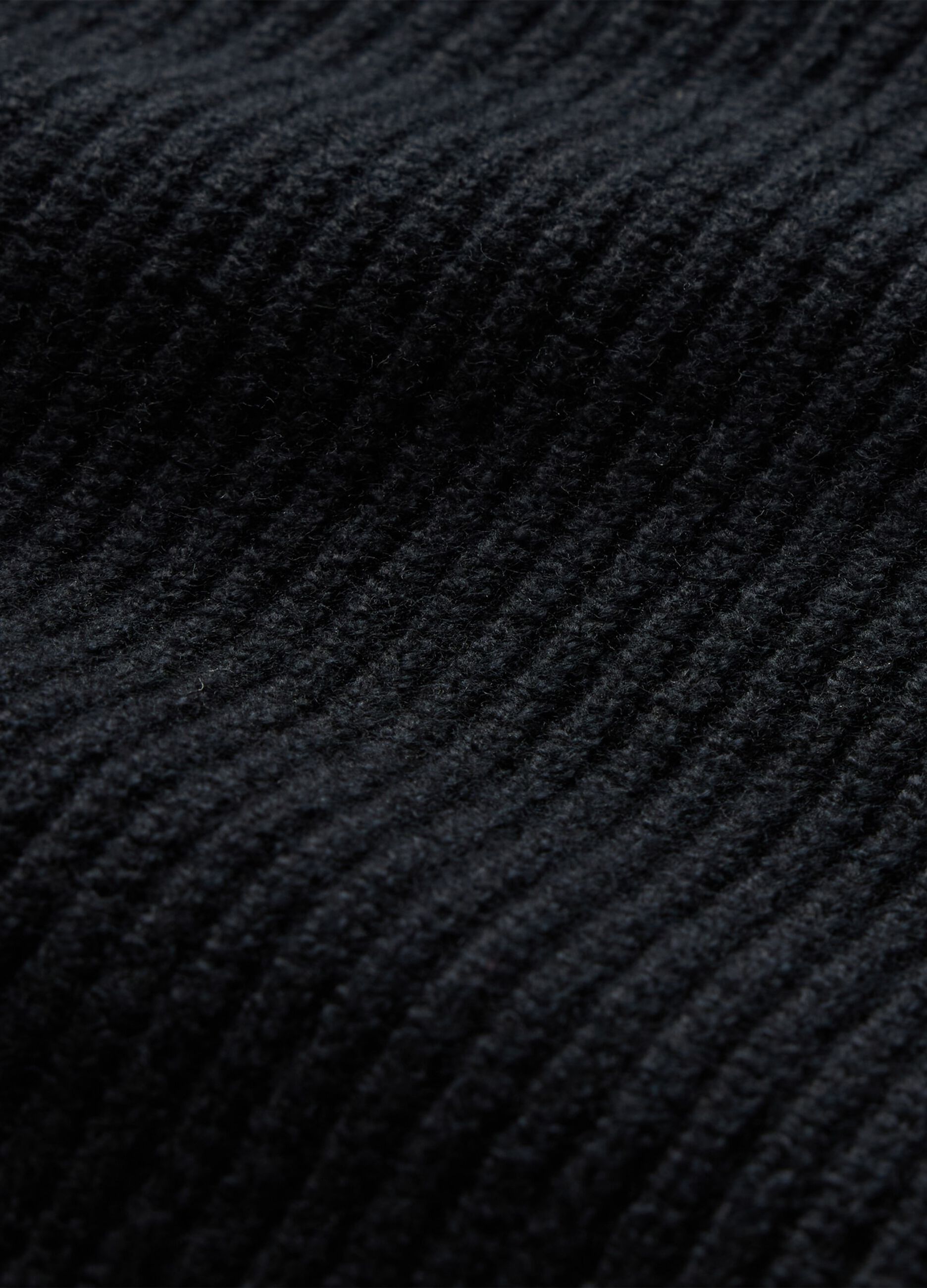 Pullover with ribbed design
