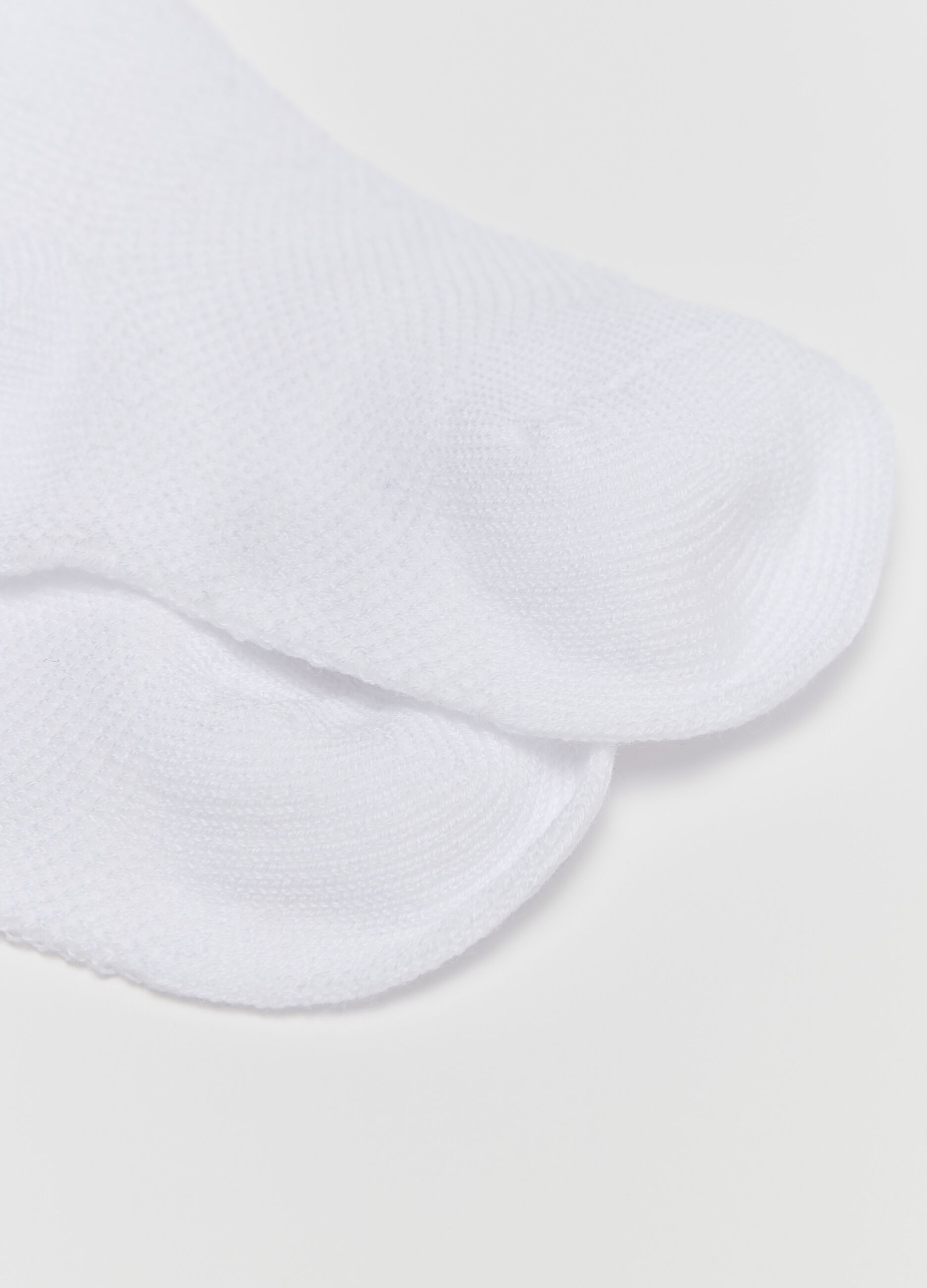 Two-pair pack short socks with wavy edge