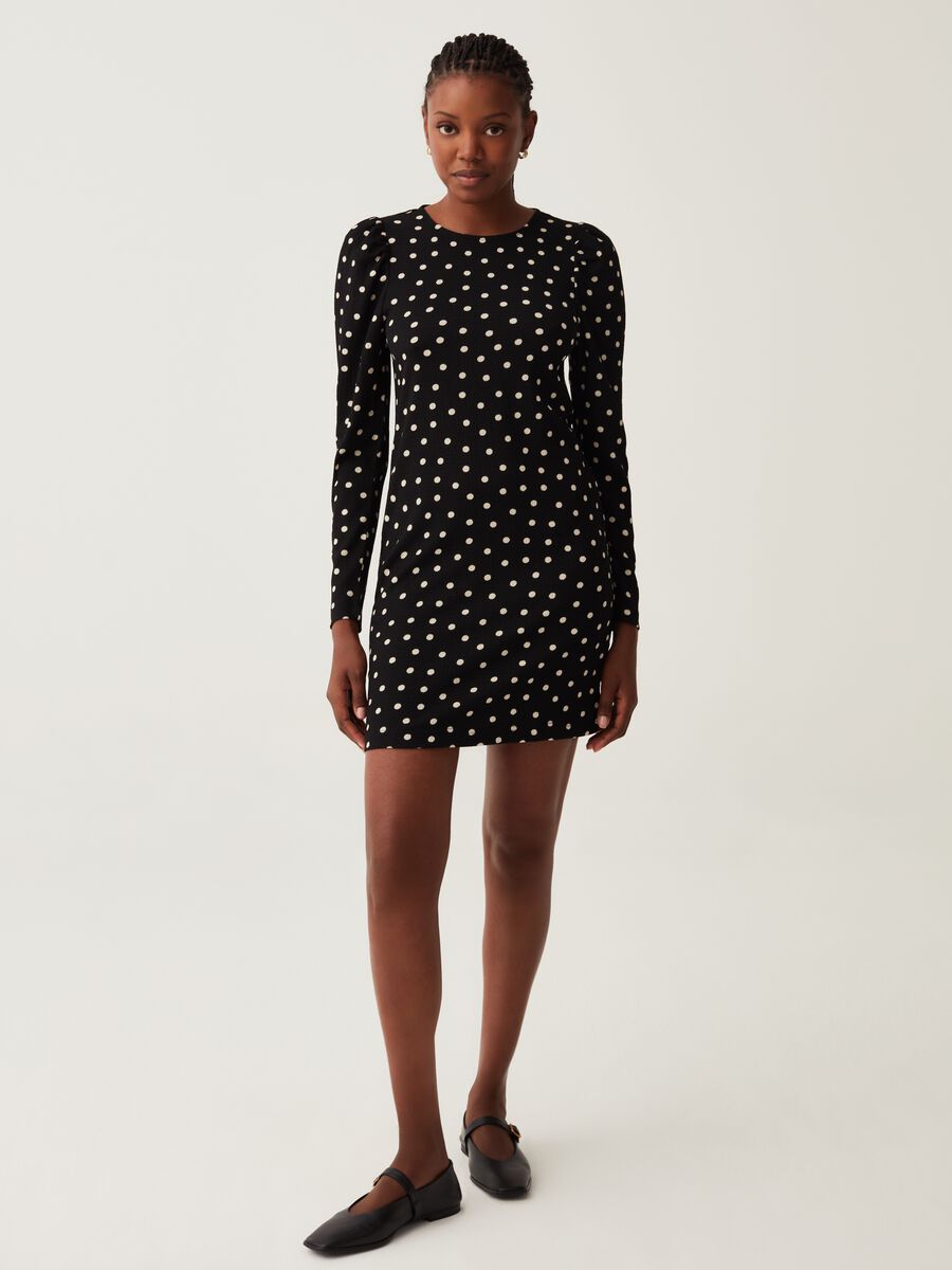 Short crêpe dress with puff sleeves_0