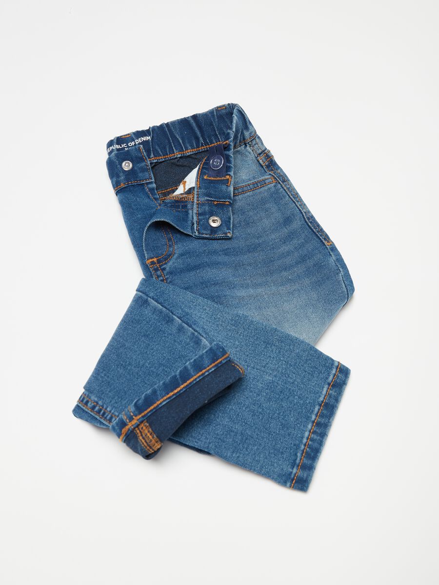 Slim-fit jeans with five pockets_2