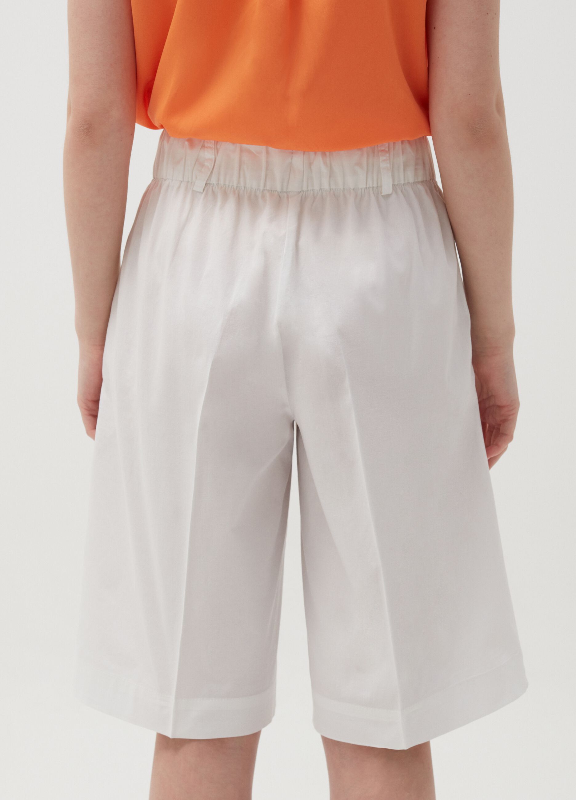 Stretch cotton Bermuda shorts with drawstring