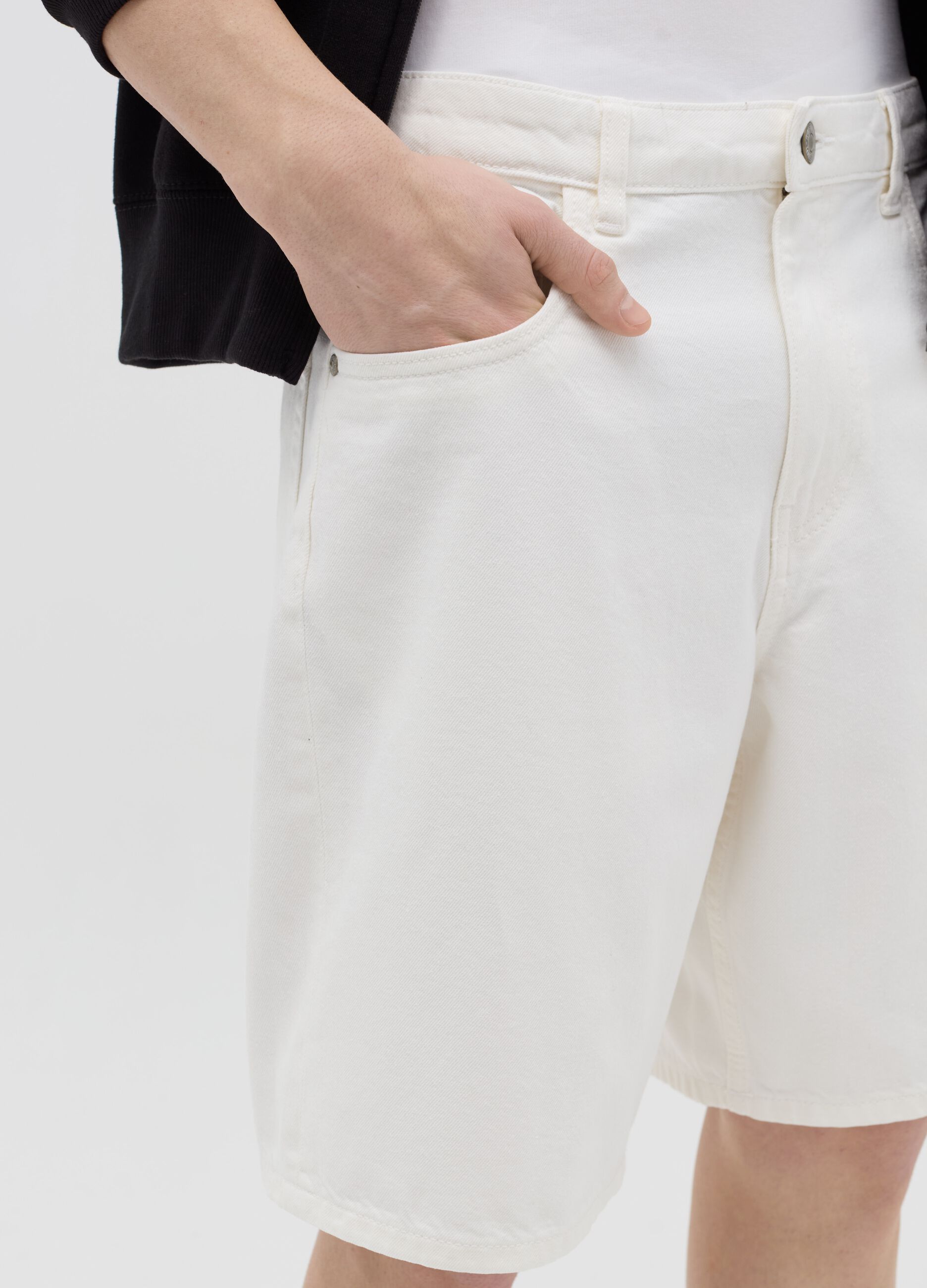Baggy-fit Bermuda shorts in denim with five pockets