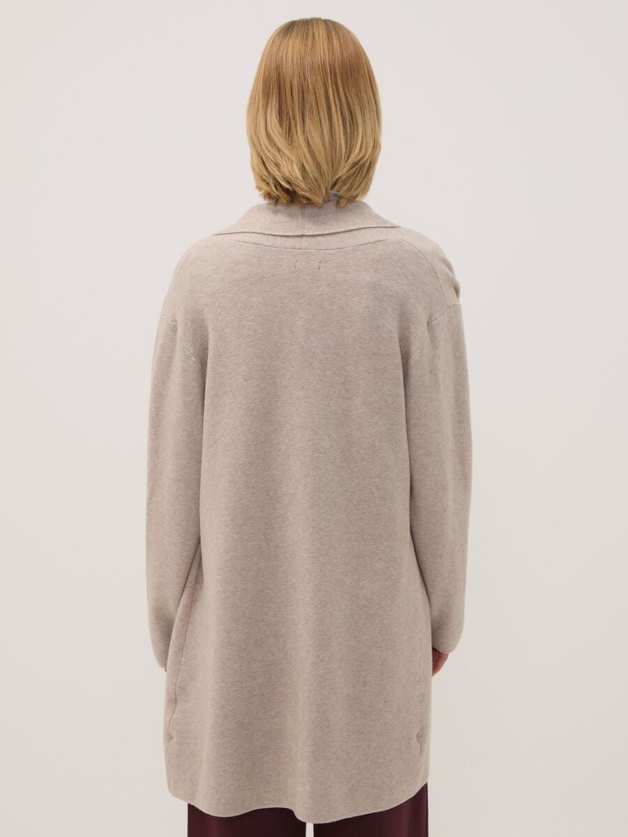 Beige viscose-blend cardigan with raised floral appliqu&eacute;_3