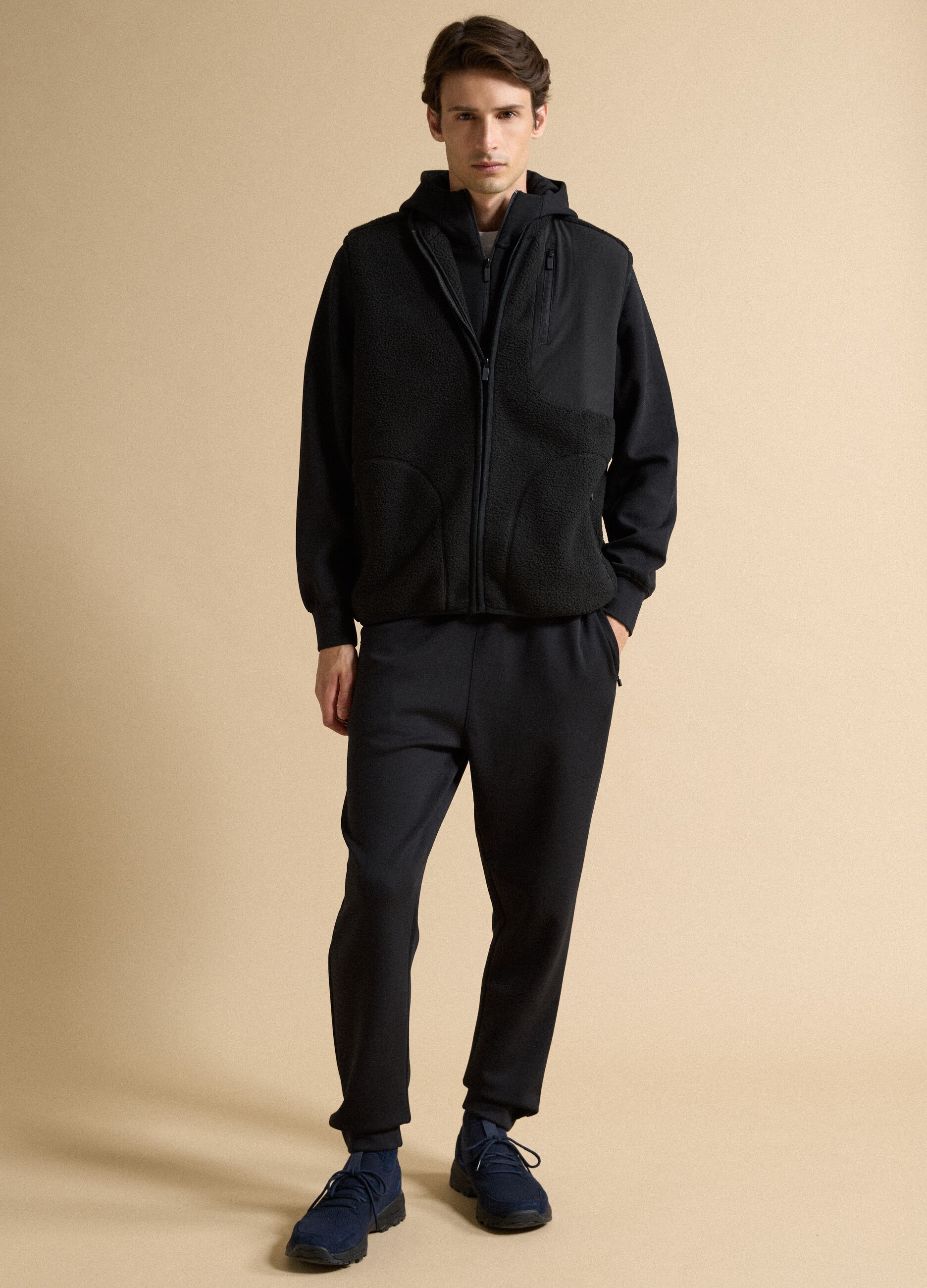 Felpa full-zip nera con colletto regular fit