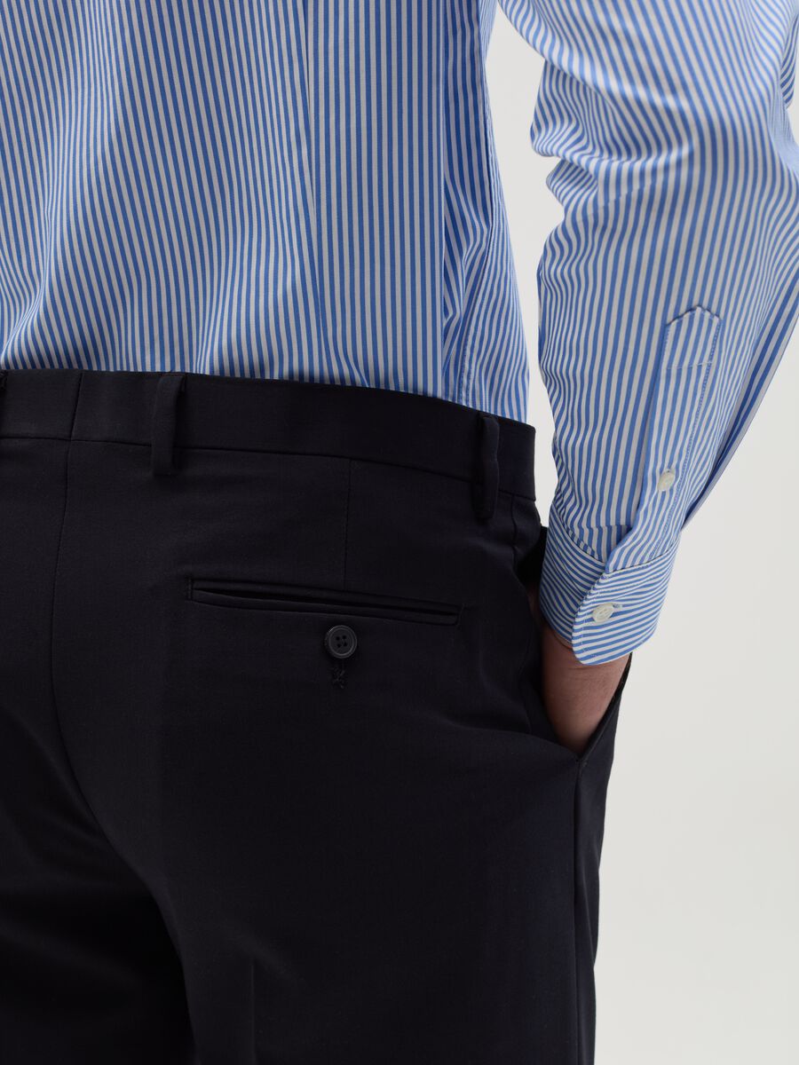 Slim-fit easy-iron shirt with white and blue stripes_3