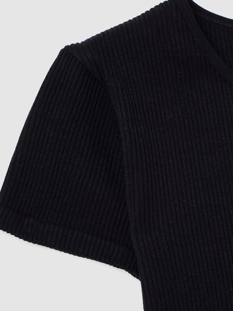 Maglietta in tessuto elasticizzato nera regular fit con scollo rotondo_1