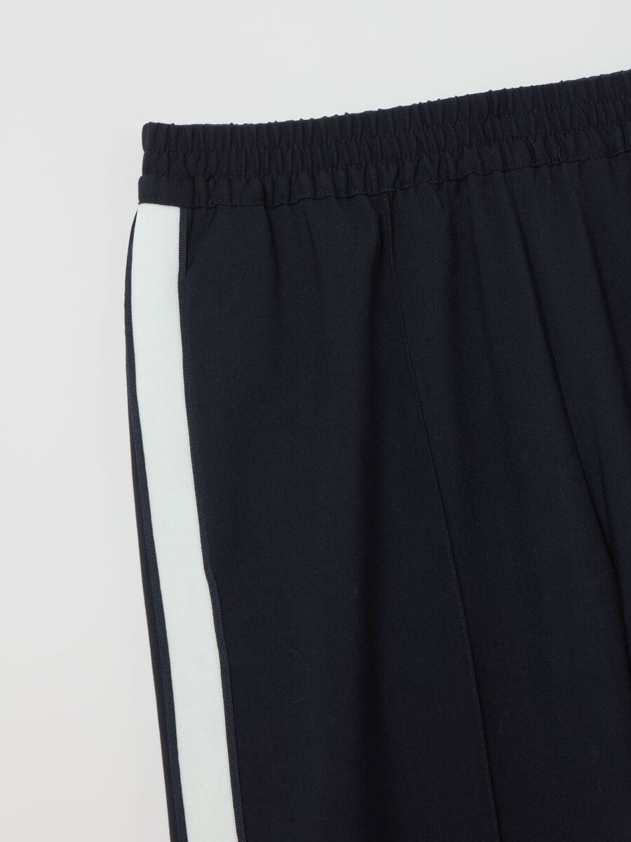 Pull-on trousers with contrasting bands_5