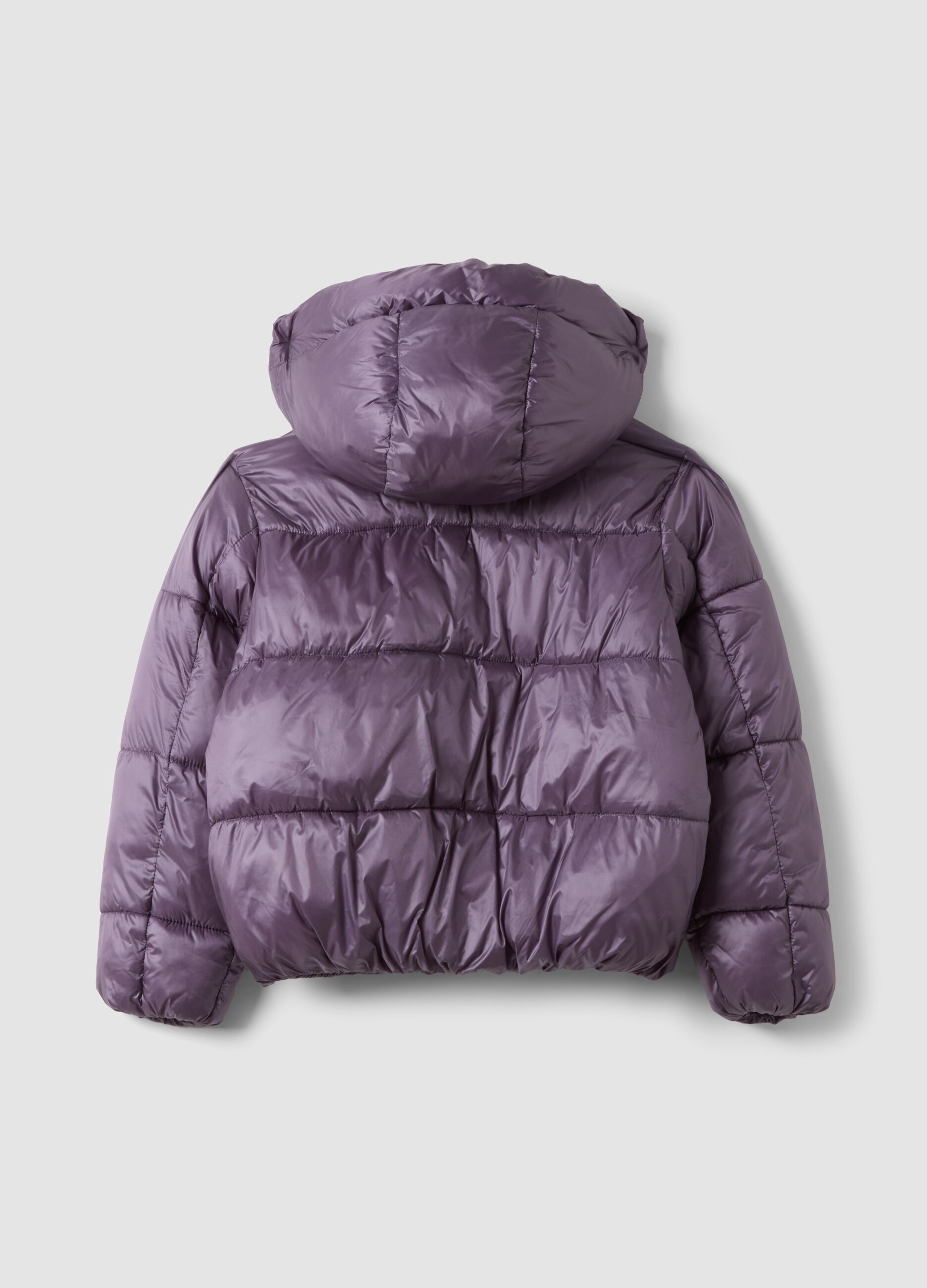 Piumino viola con cappuccio e chiusura zip