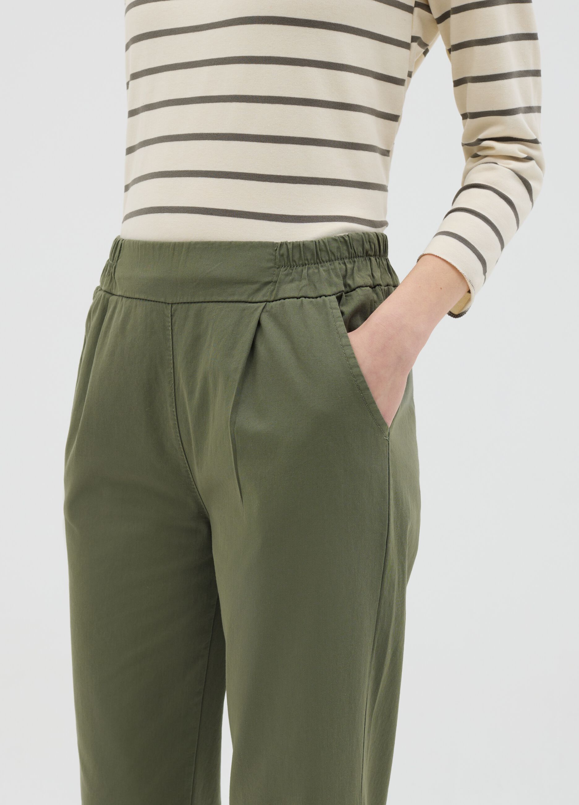 Green cigarette trousers with elastic waistband
