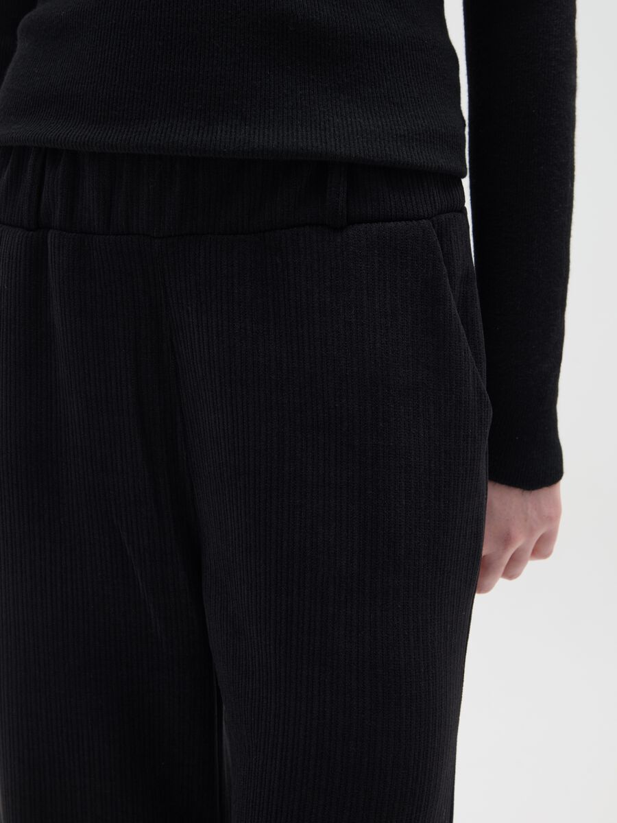 Black Wide-Leg Regular Fit Trousers_3
