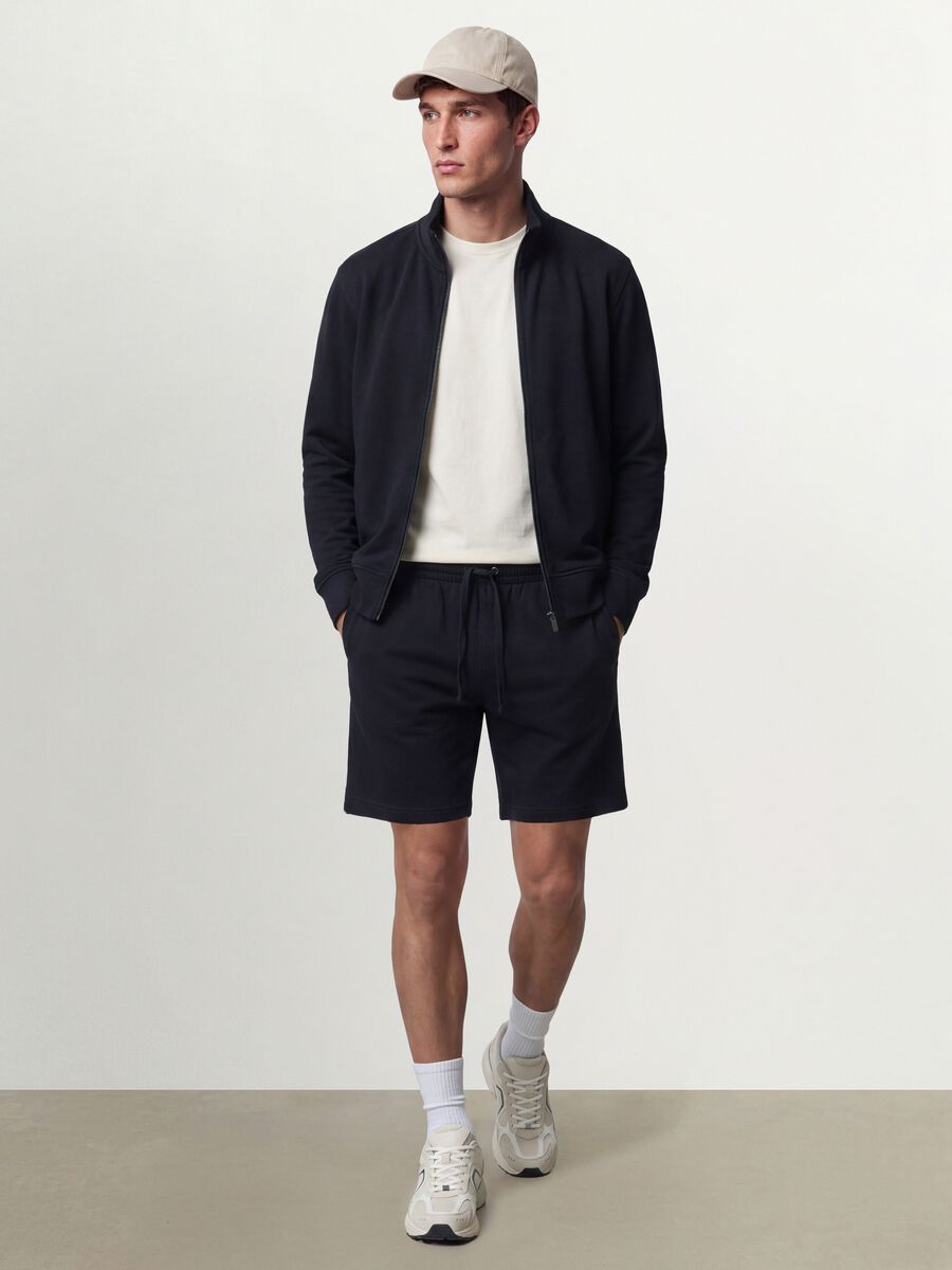 Black cotton-blend shorts with elasticated waist, regular fit_0