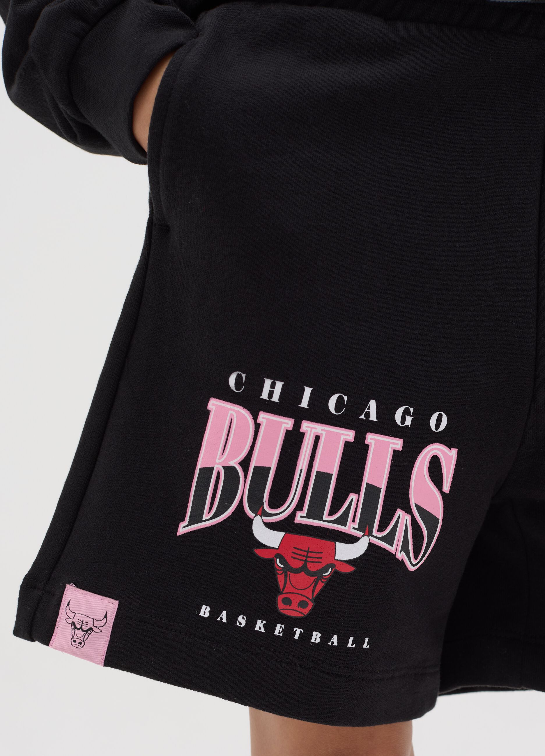 Black NBA Chicago Bulls Bermuda joggers with drawstring