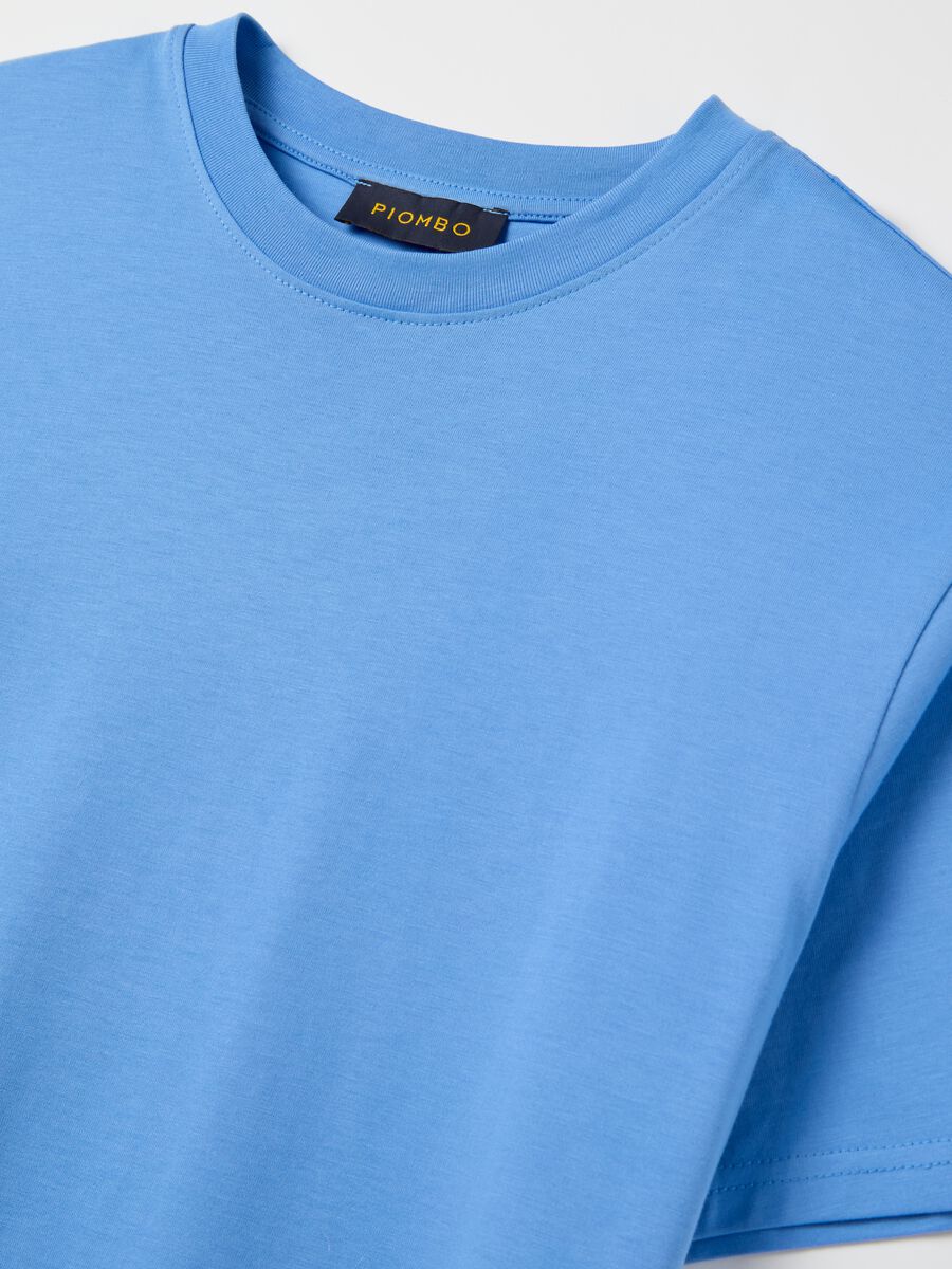 Plain cotton T-shirt with round neck._5