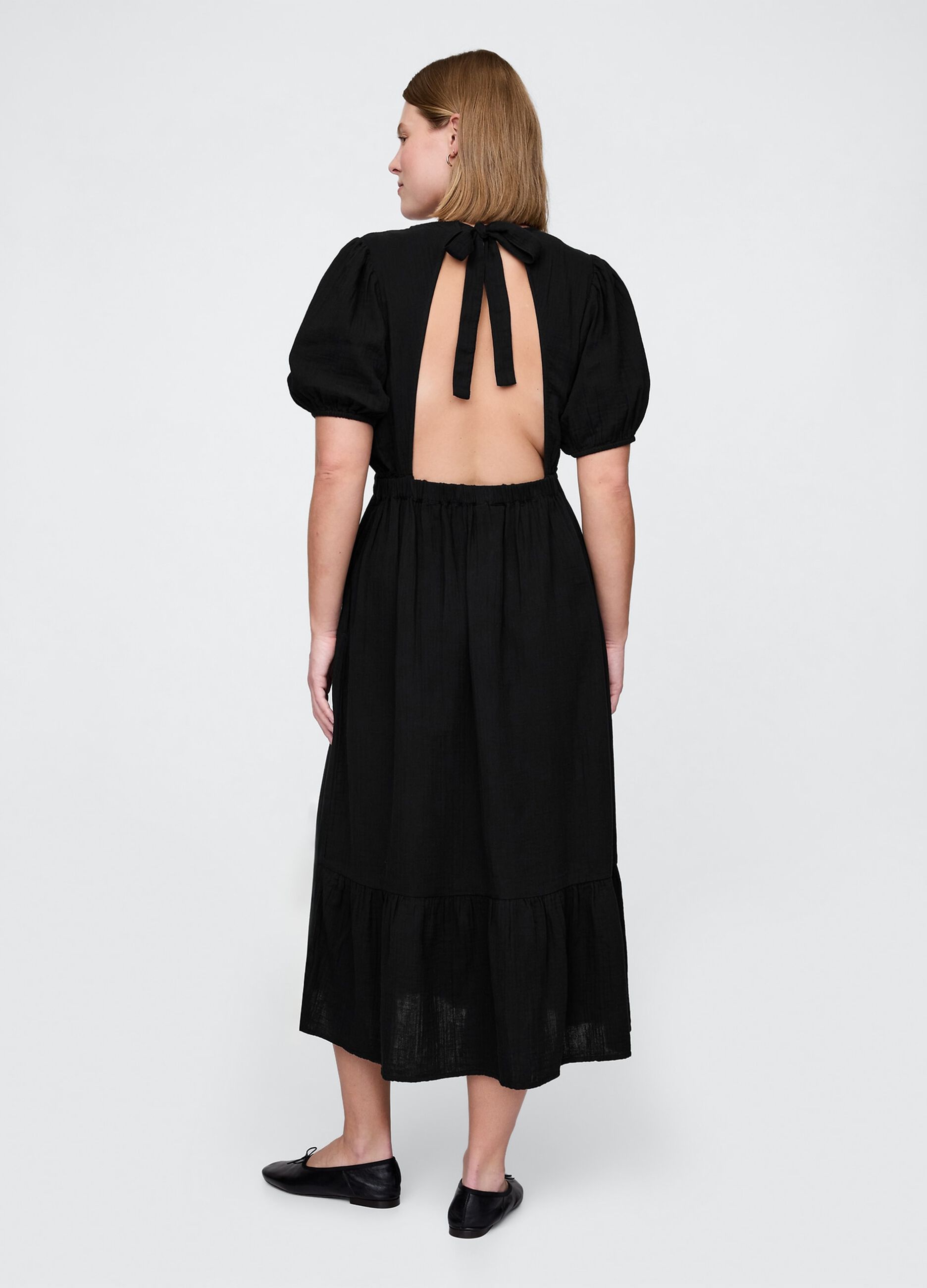 Long black dress with V-neck and open back
