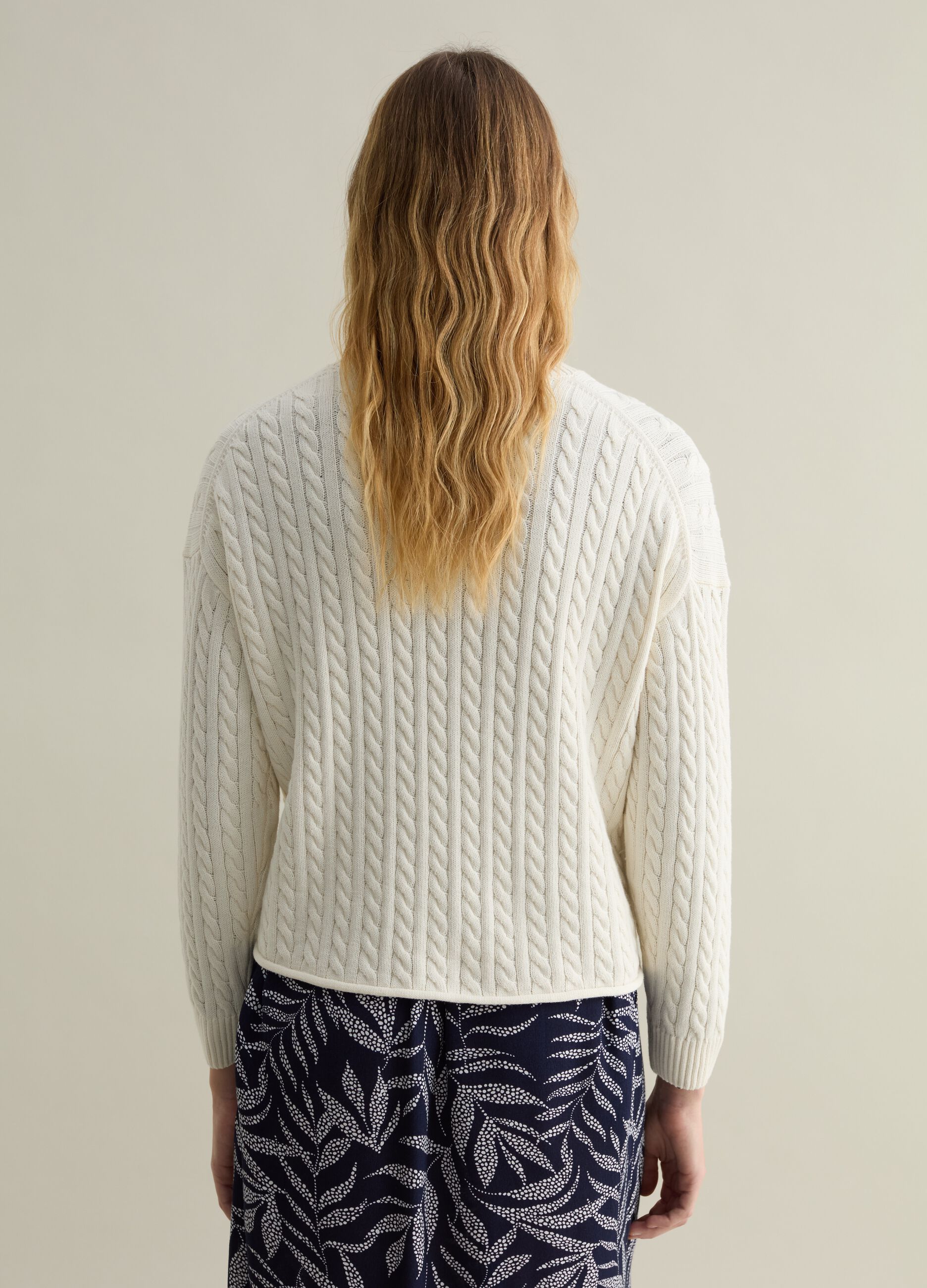 Ribbed pullover with cable-knit design