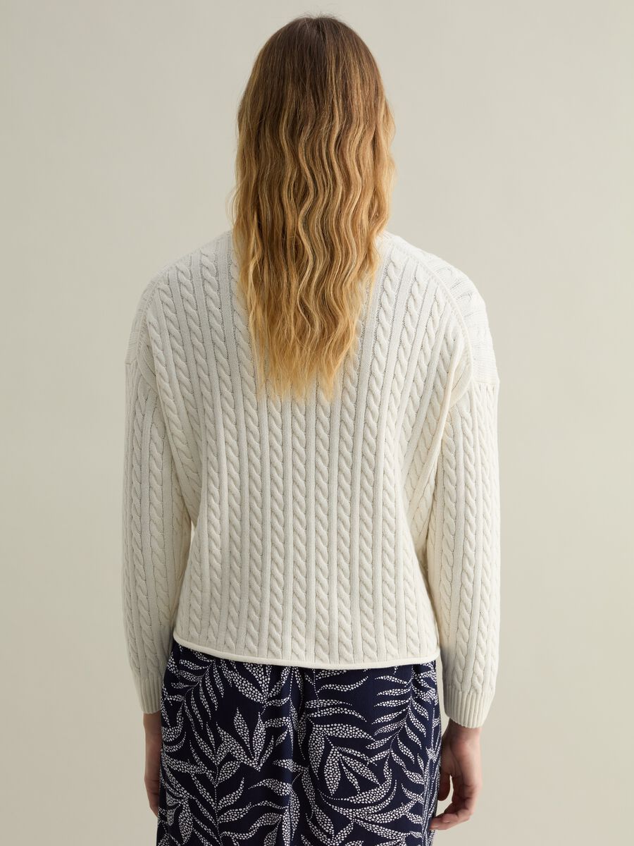 Ribbed pullover with cable-knit design_2