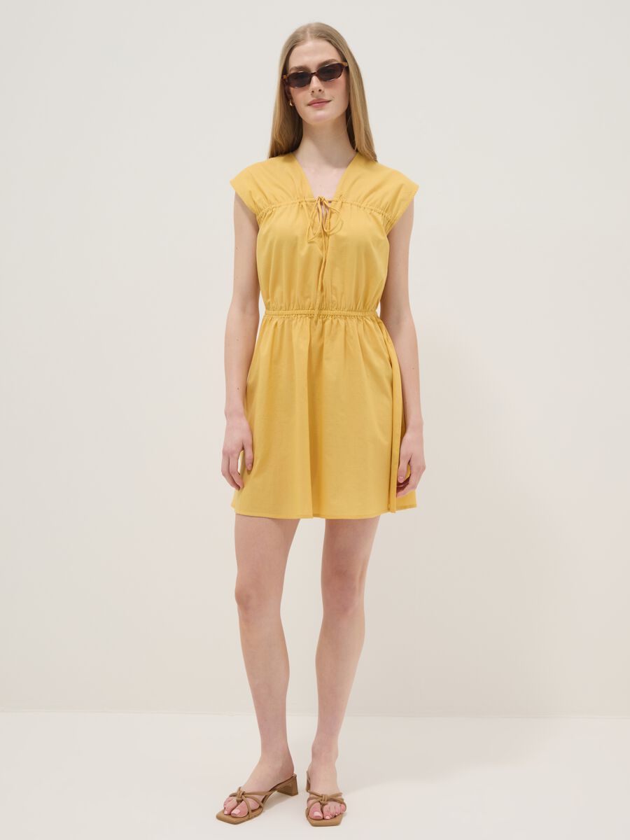Yellow pure cotton regular-fit dress with V-neck and tie fastening_0