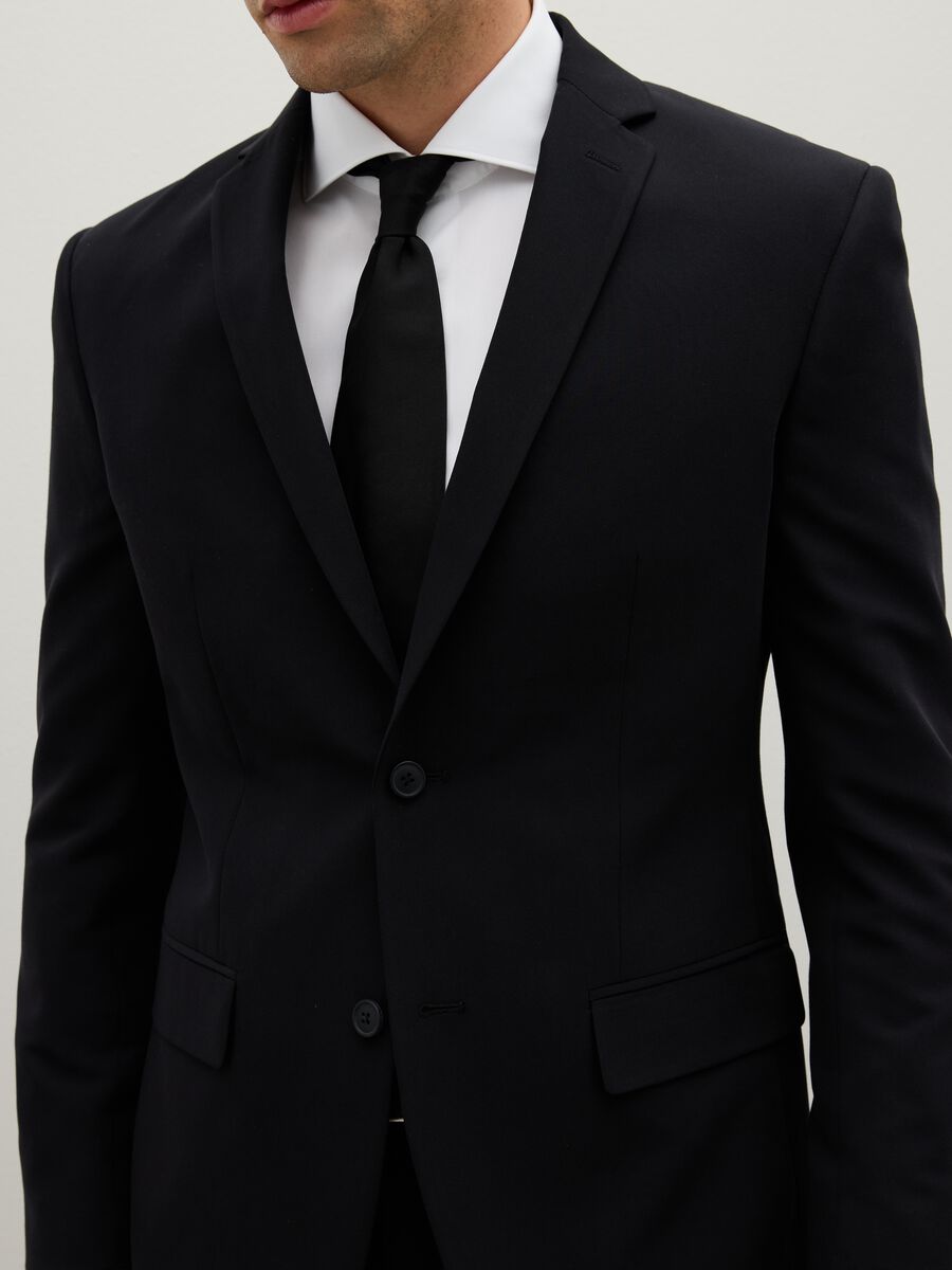 Black slim fit blazer with button closure_3