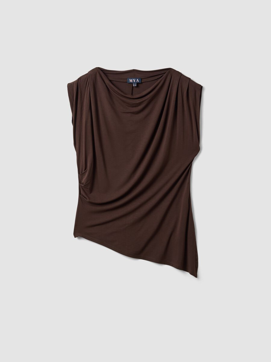 T-shirt marrone in viscosa elasticizzata con scollo drappeggiato_4